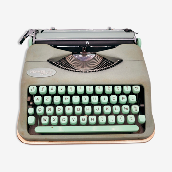 Machine à écrire hermes baby rocket vert tilleul avec sa valise marron révisée ruban neuf