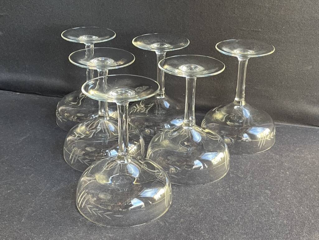 6 Champagne glasses – Cut crystal