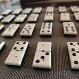Jeu de dominos ancien dans son coffret - 1ère partie 20ème siècle