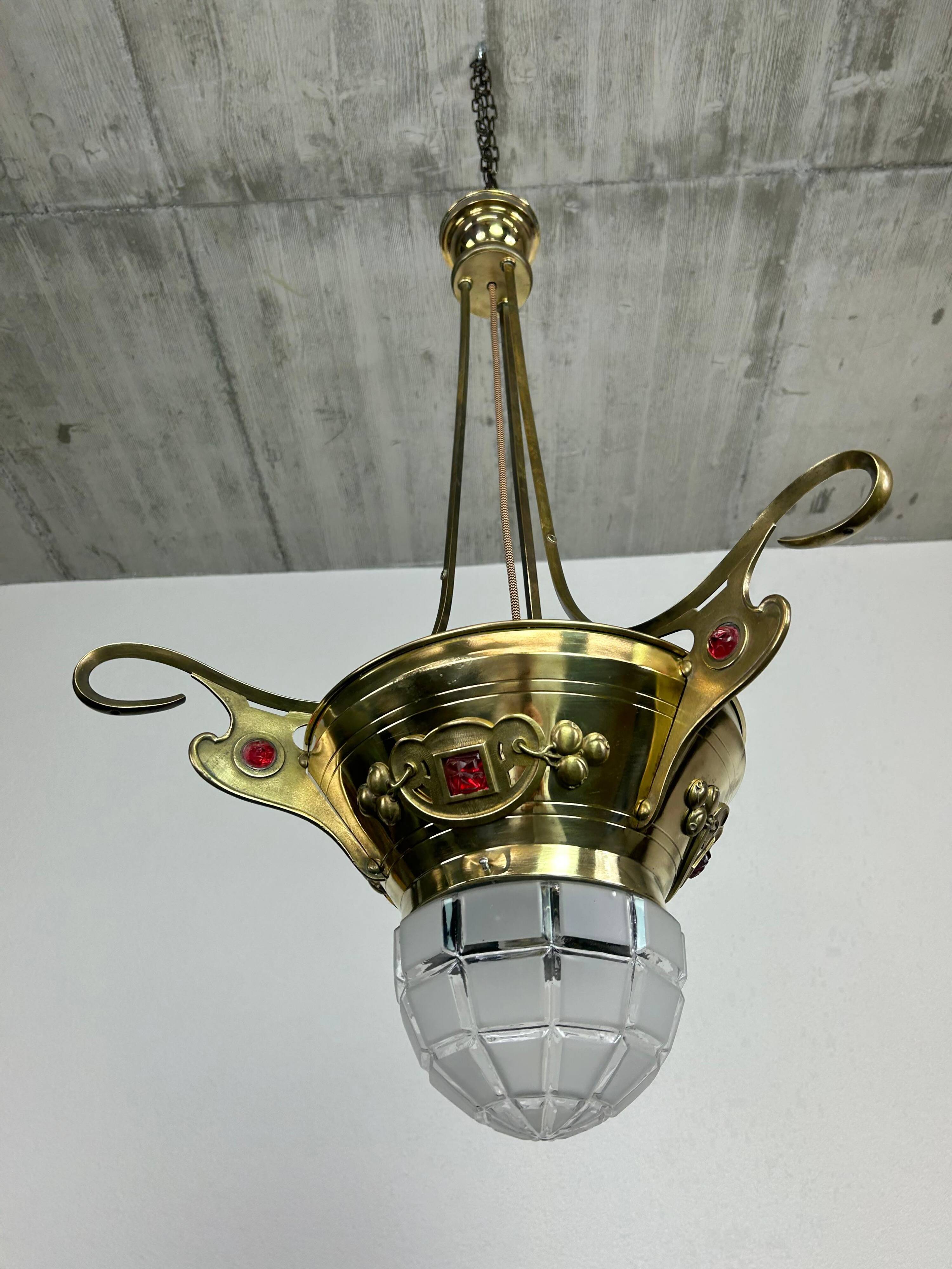 Lustre Jugendstil en laiton avec cristaux rouges