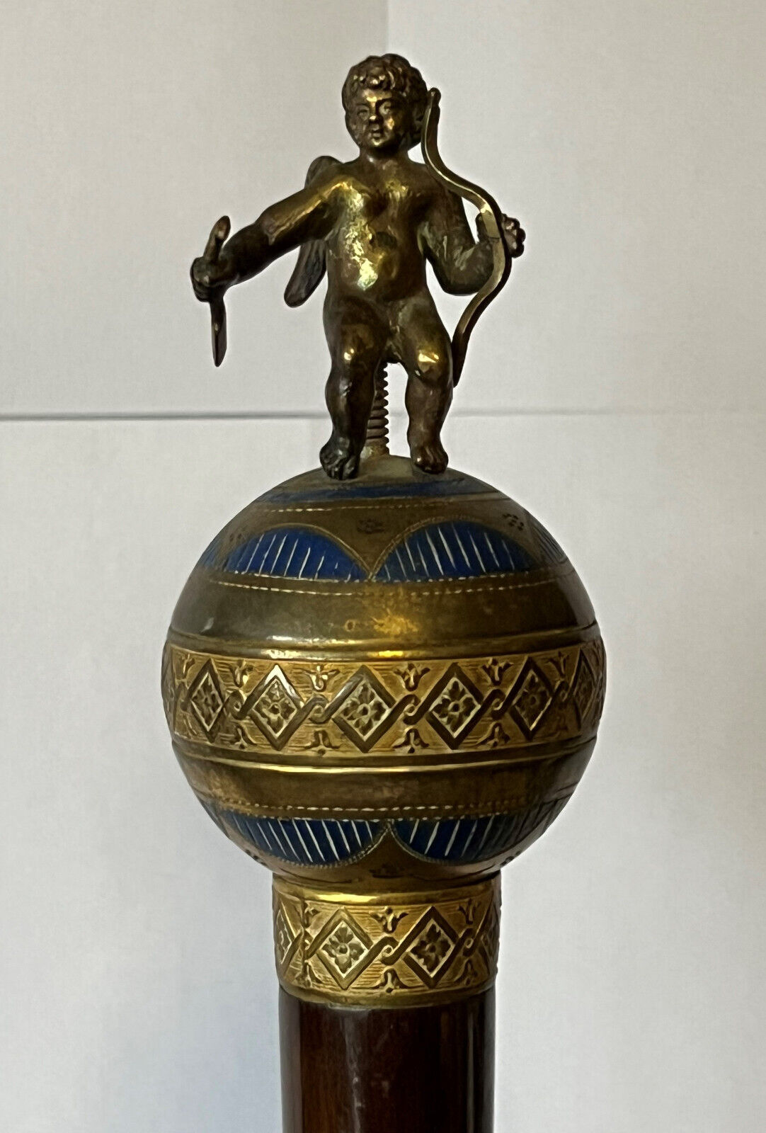 Precious cane tip in mahogany and gilded bronze with polychromy