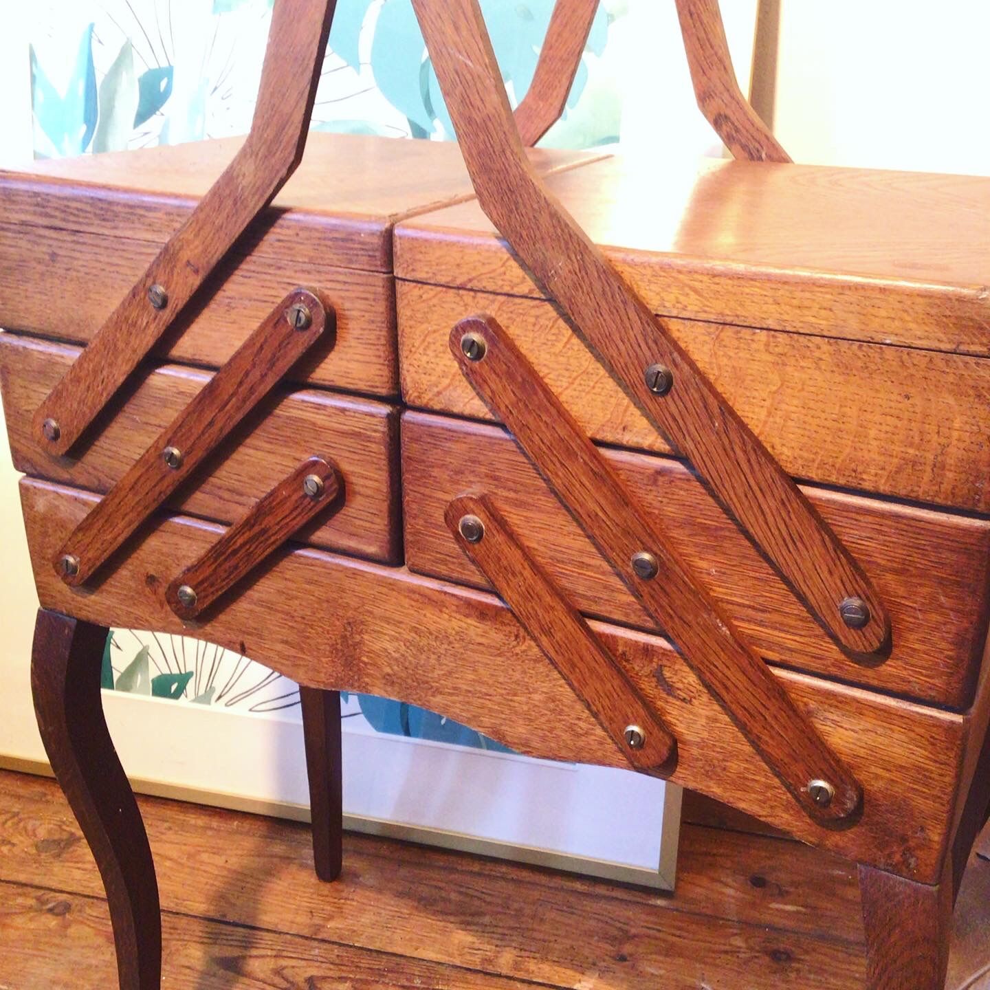 Wooden sewing worker