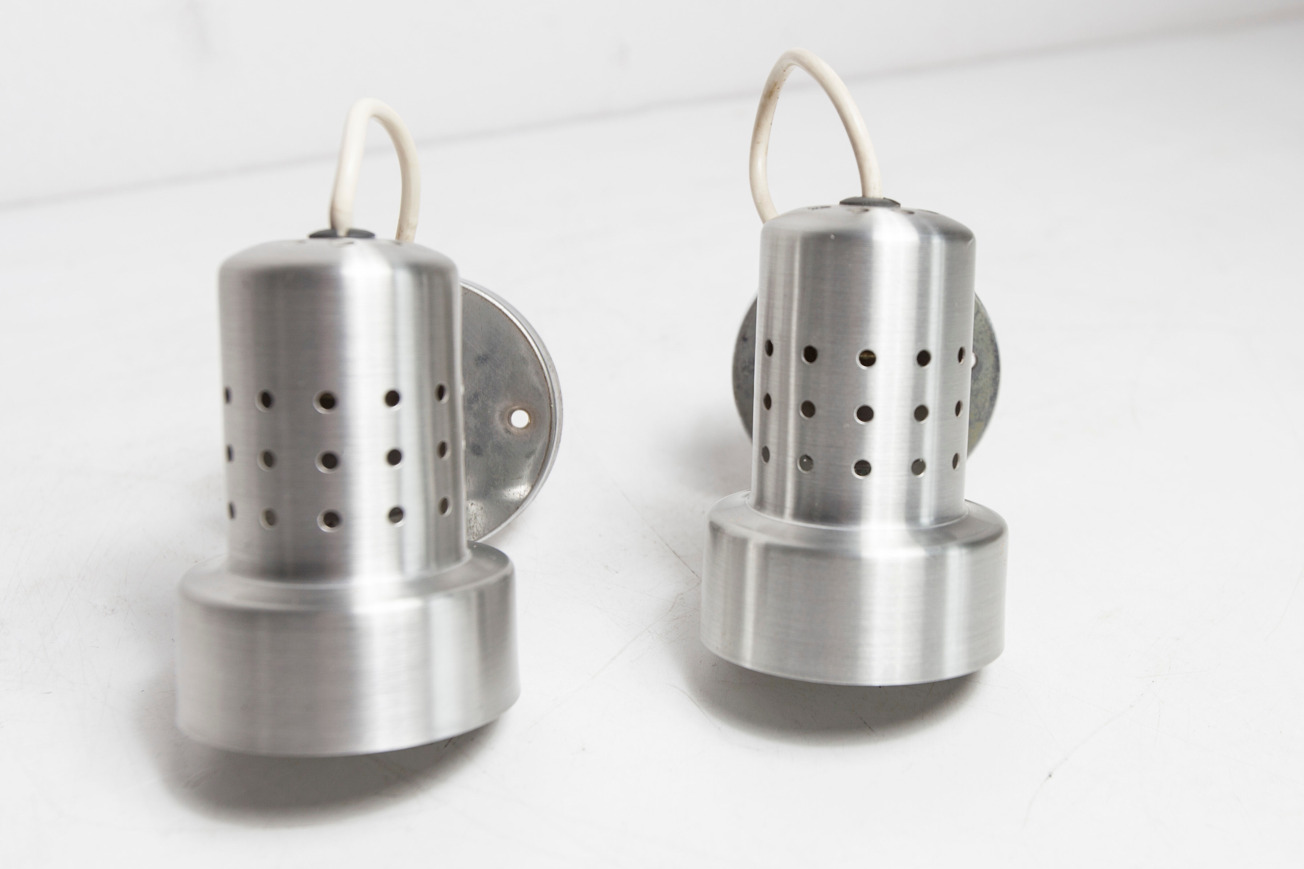 Pair of modernist wall lights in aluminum 1970