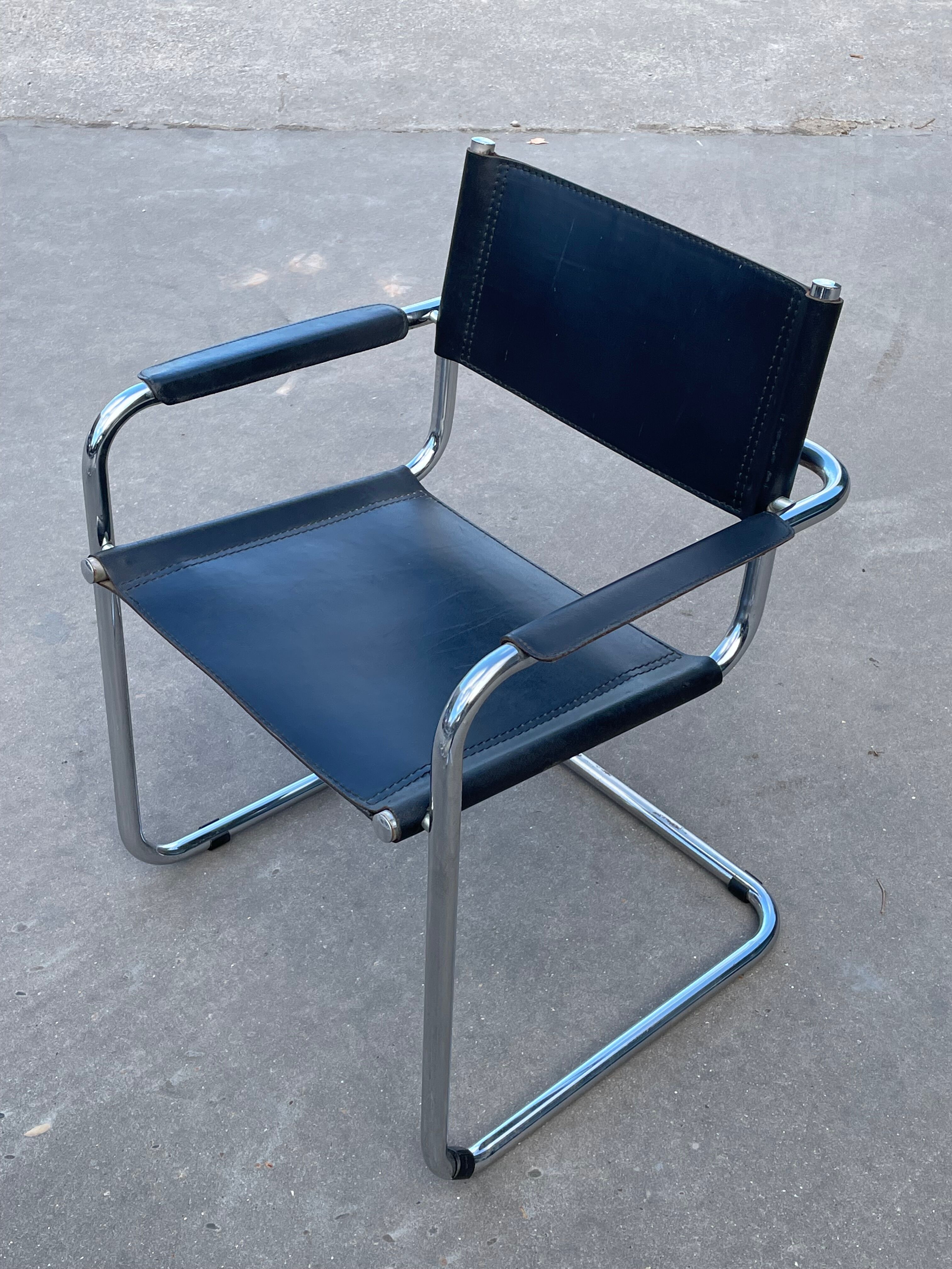 Set of 6 bauhaus cantilever chairs black leather and chrome design