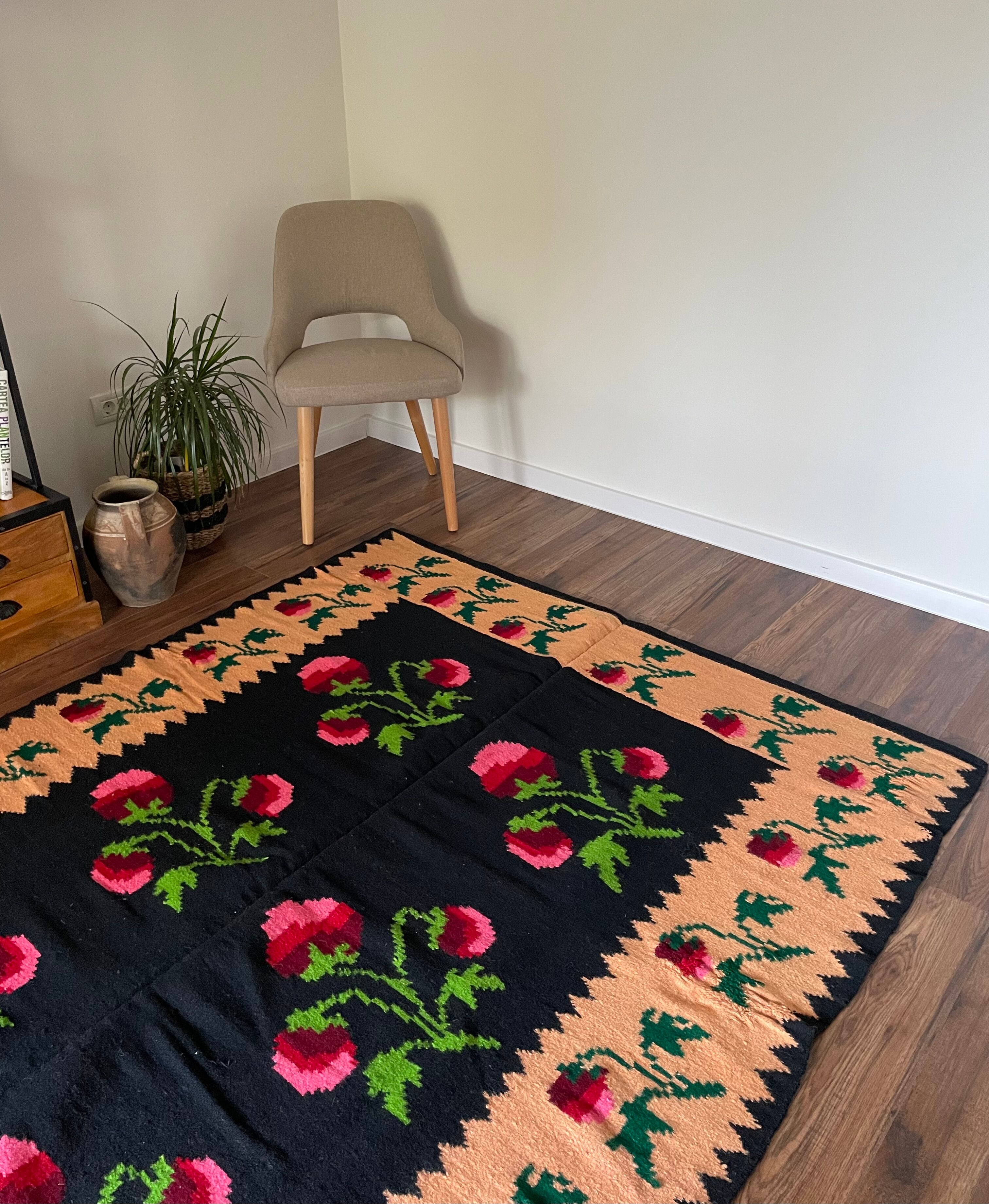 Romanian floral handwoven carpet made in wool, bohemian design with flowers