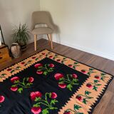 Romanian floral handwoven carpet made in wool, bohemian design with flowers