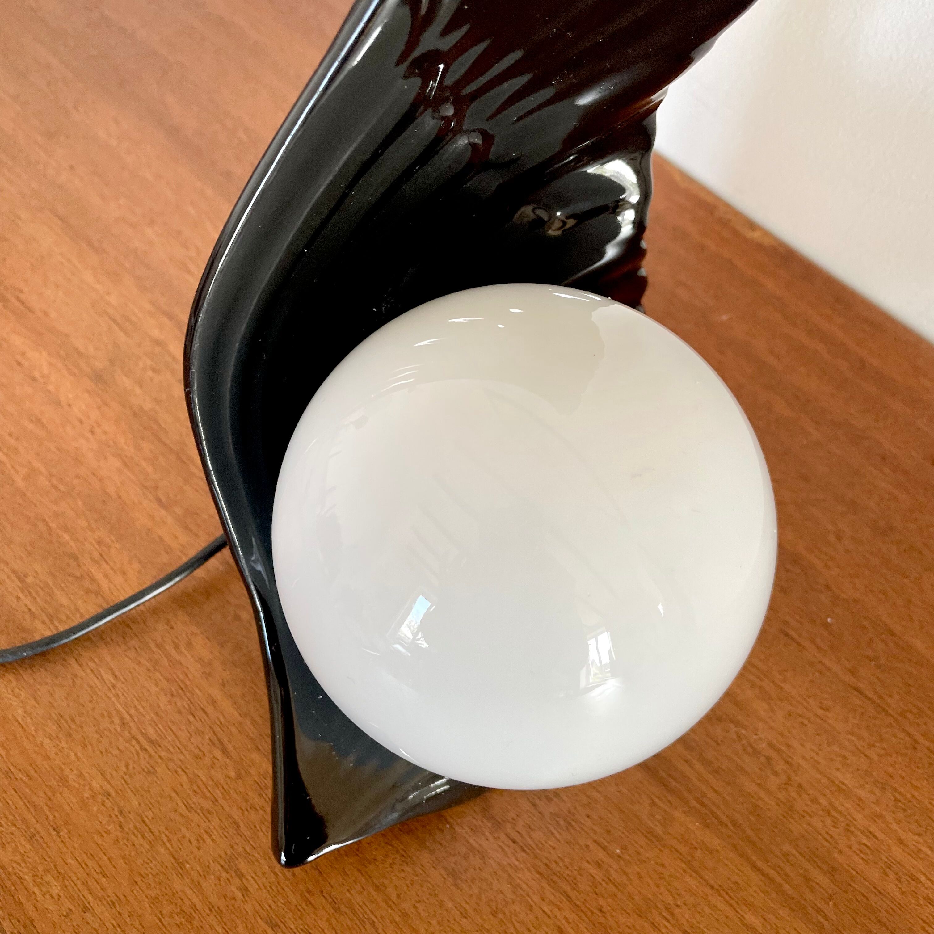 Ceramic wing and globe lamp