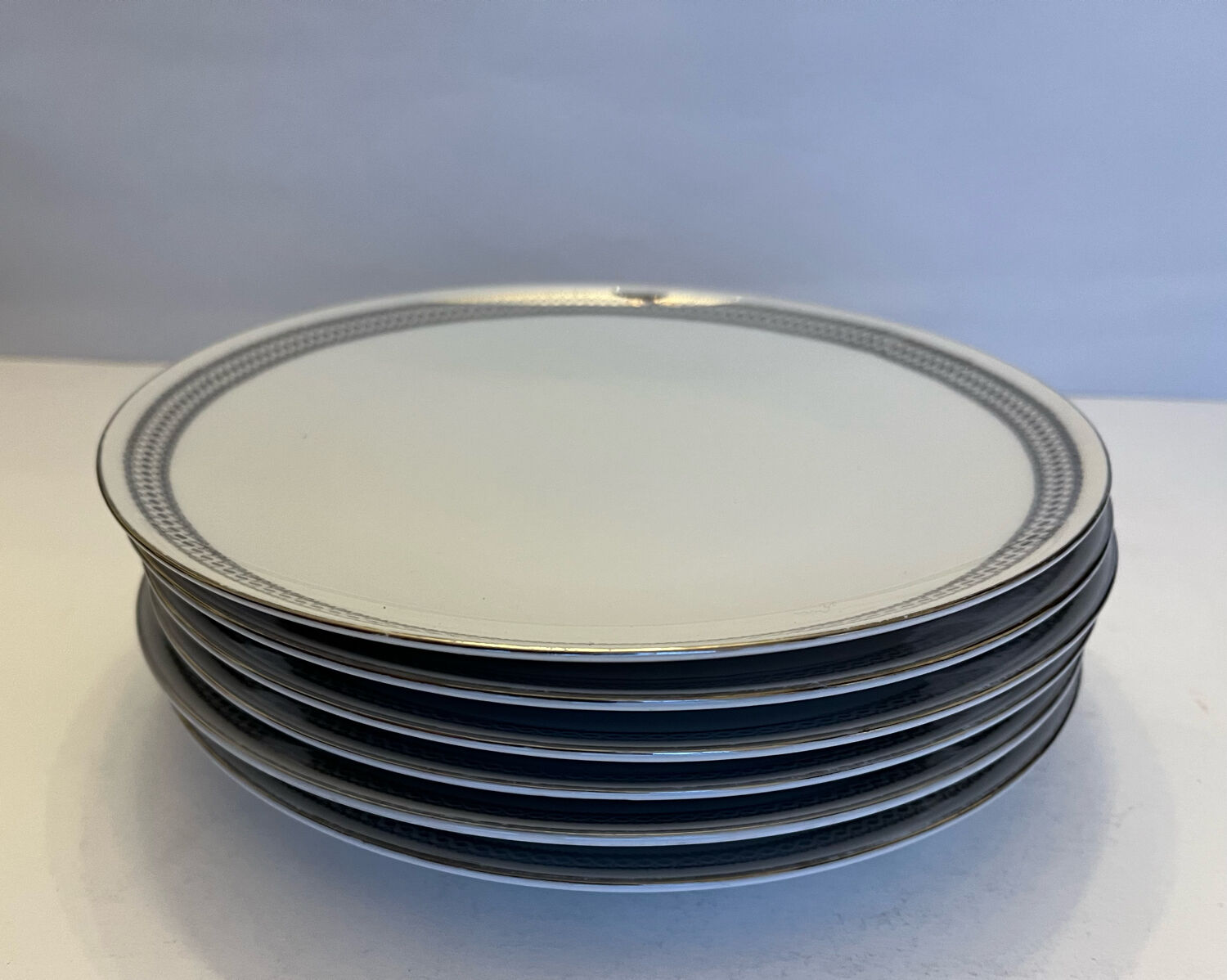 6 flat white porcelain plates
