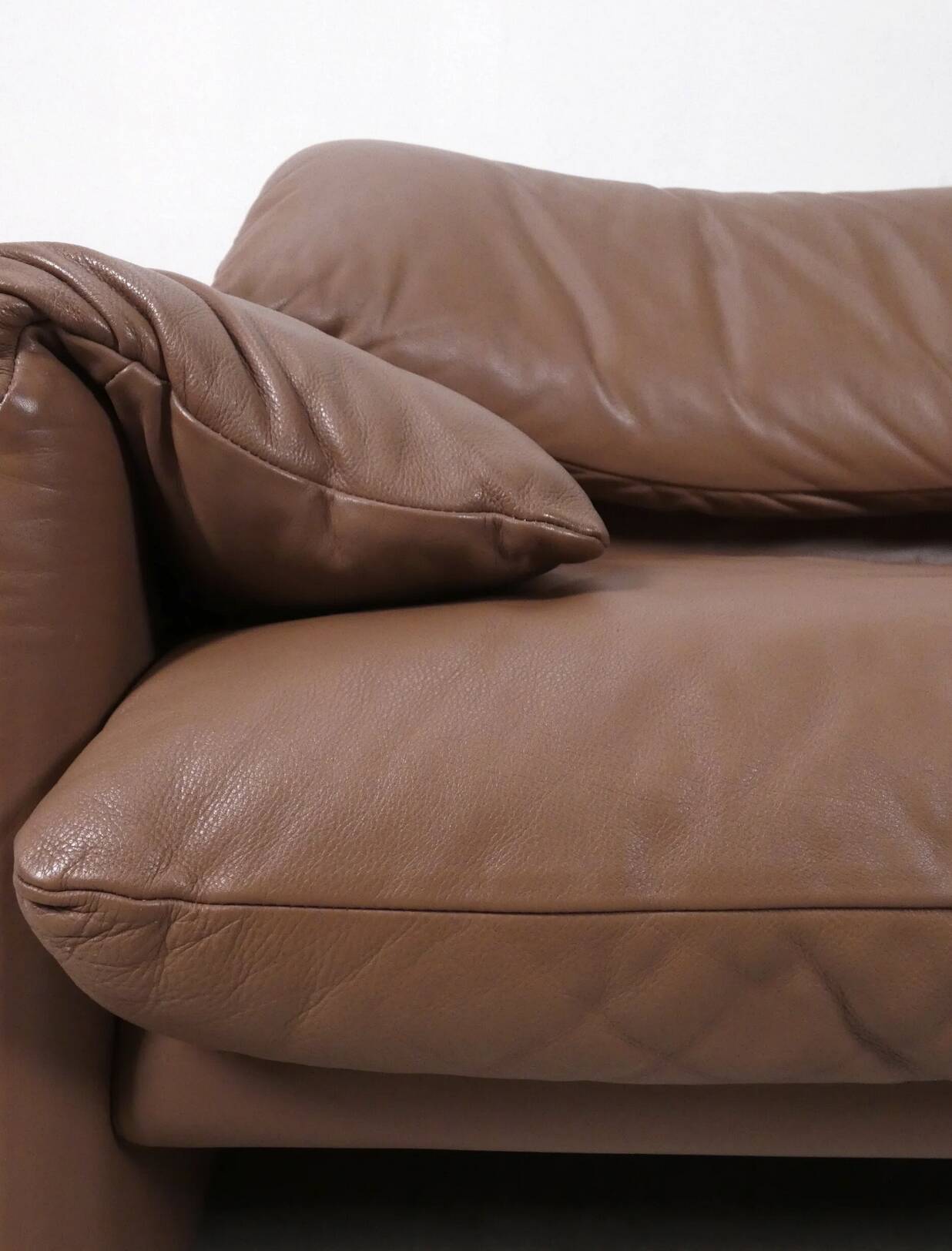 Set of Cassina Maralunga 2 seaters in mocca leather