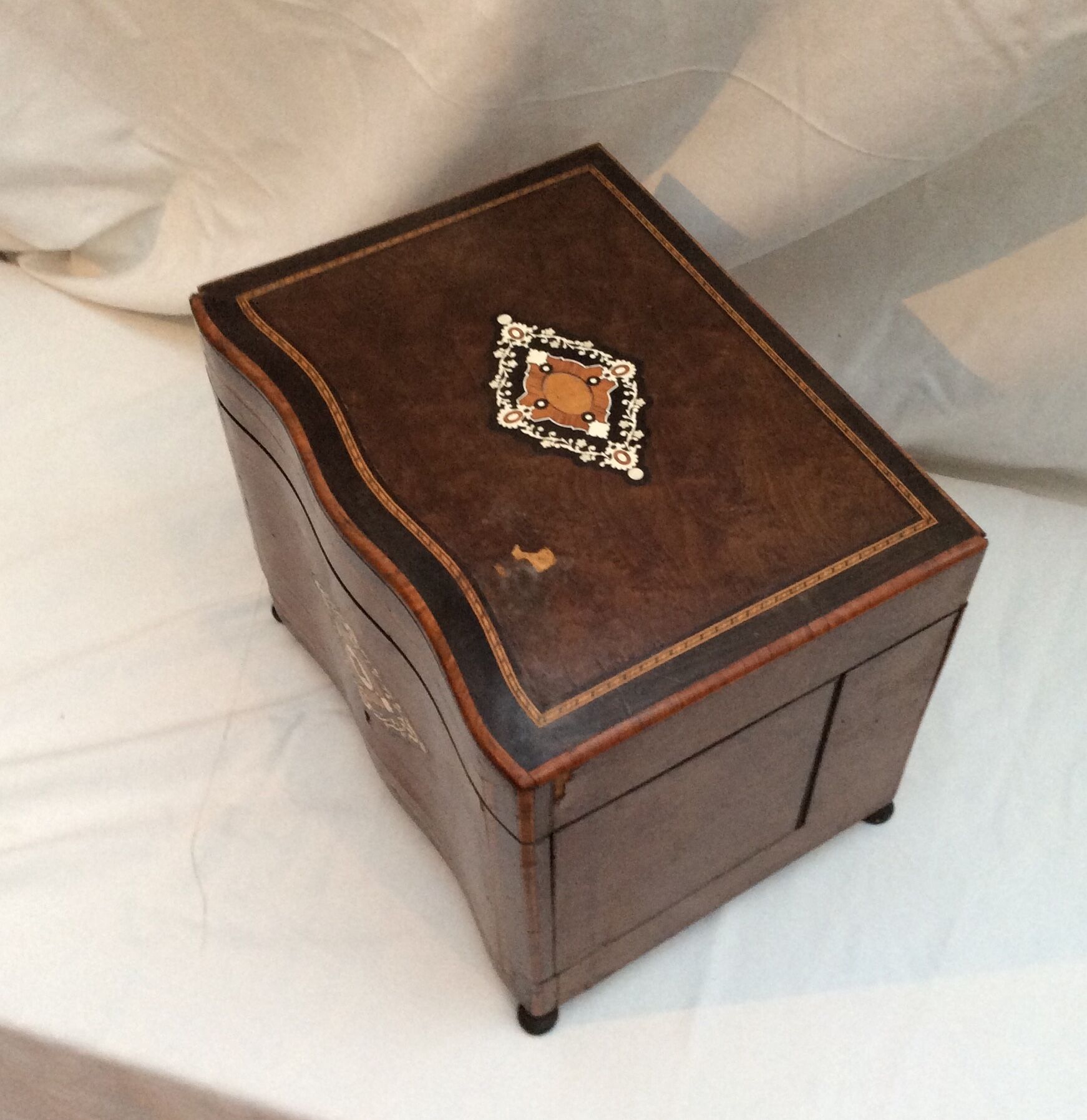 Old liquor cellar box with empty servant removable tray XlXeme H-27cm-L-32.5 cm-Pr-24cm-
