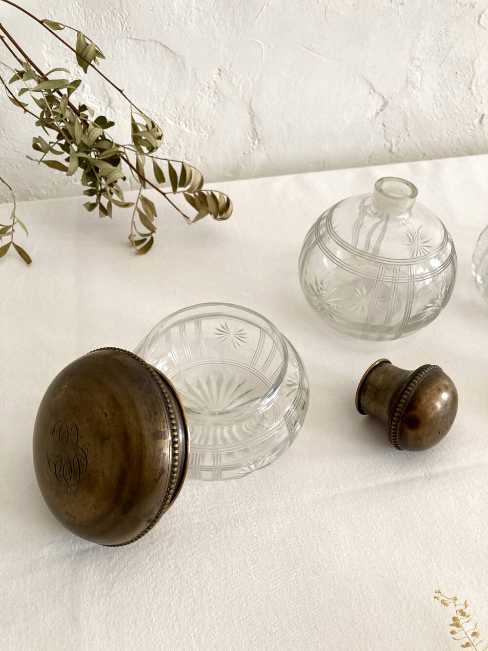 Set / Toiletries / Chiseled crystal bottles, 1920s