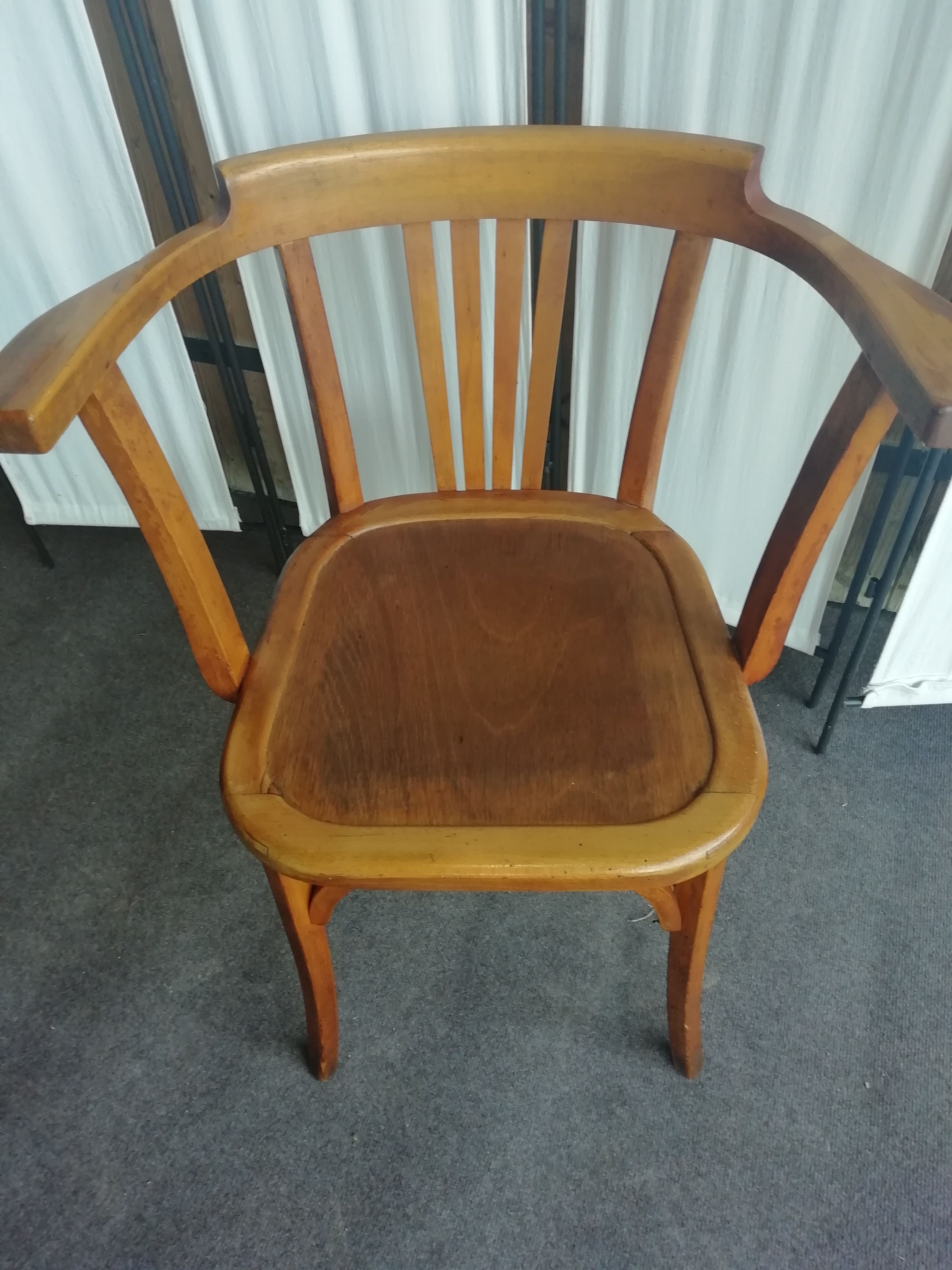 60/70 desk chair