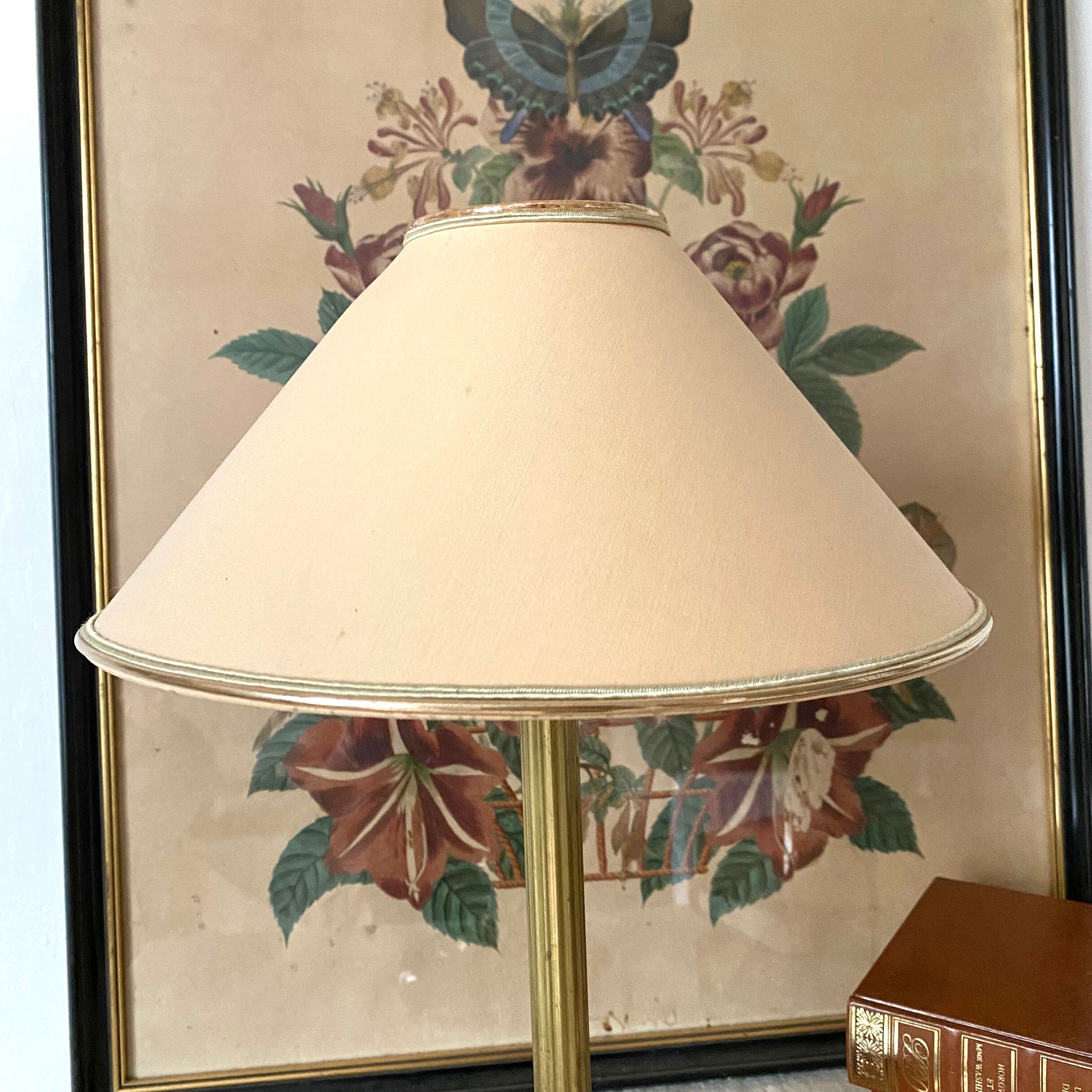 Antique living room lamp in bronze and ceramic