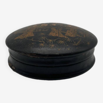 Asian box in black and gold papier-mâché