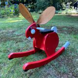 Lapin à bascule par Björn Dahlström pour Playsam