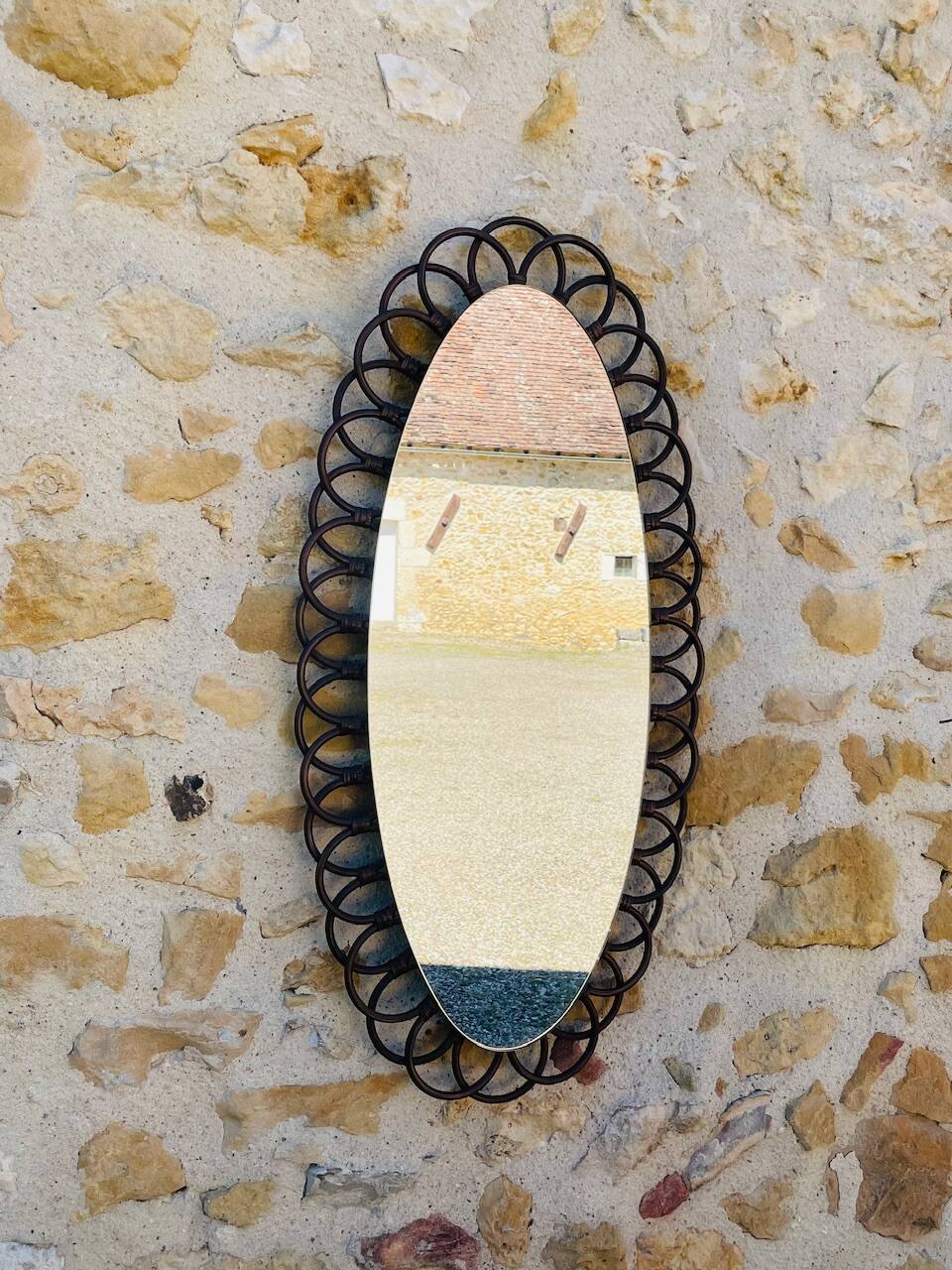 Miroir ovale en bambou et rotin, circa 1960