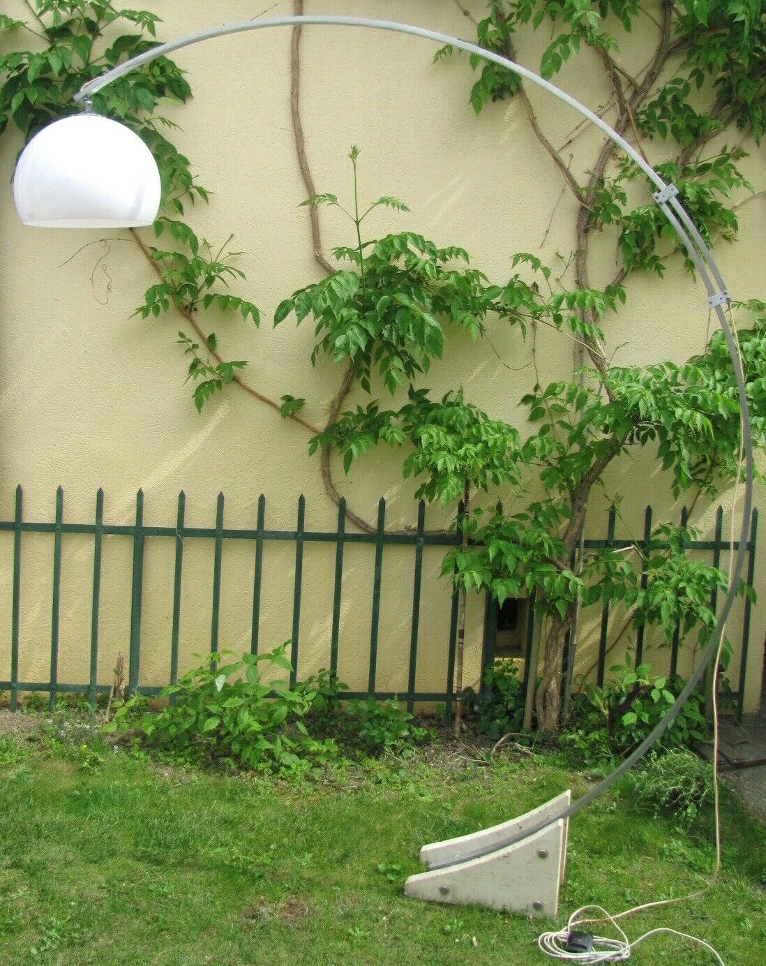 Arc lamppost - telescopic - travertine base -