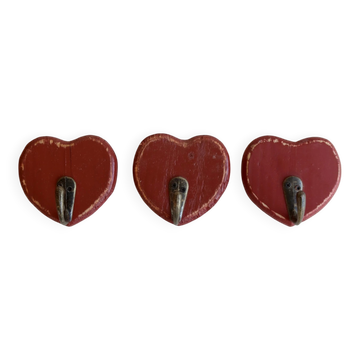 3 vintage heart-shaped wall hooks - Red painted wood and hook
