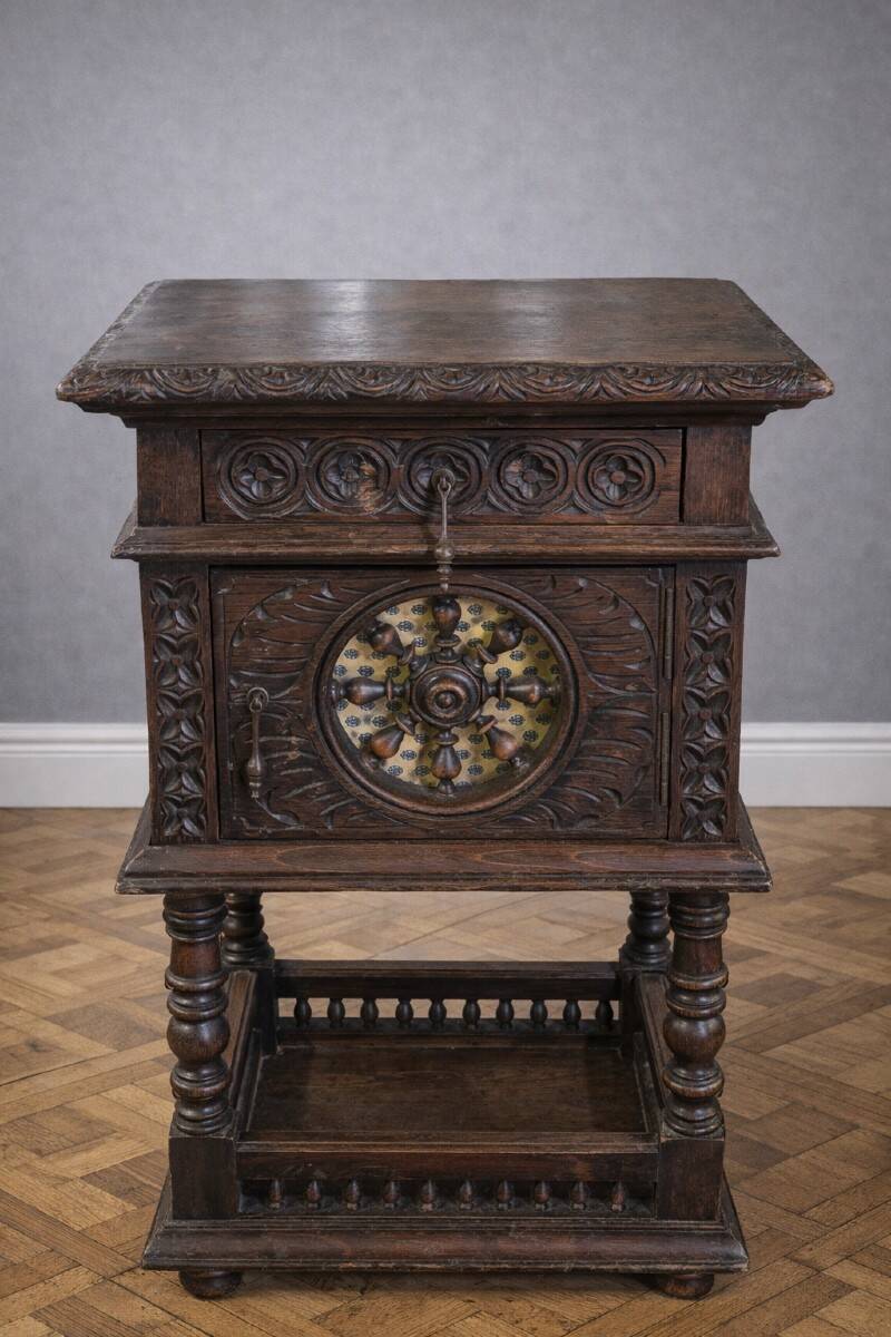 Meuble d’appoint / chevet Breton ancien en chene sculpté / XIXeme