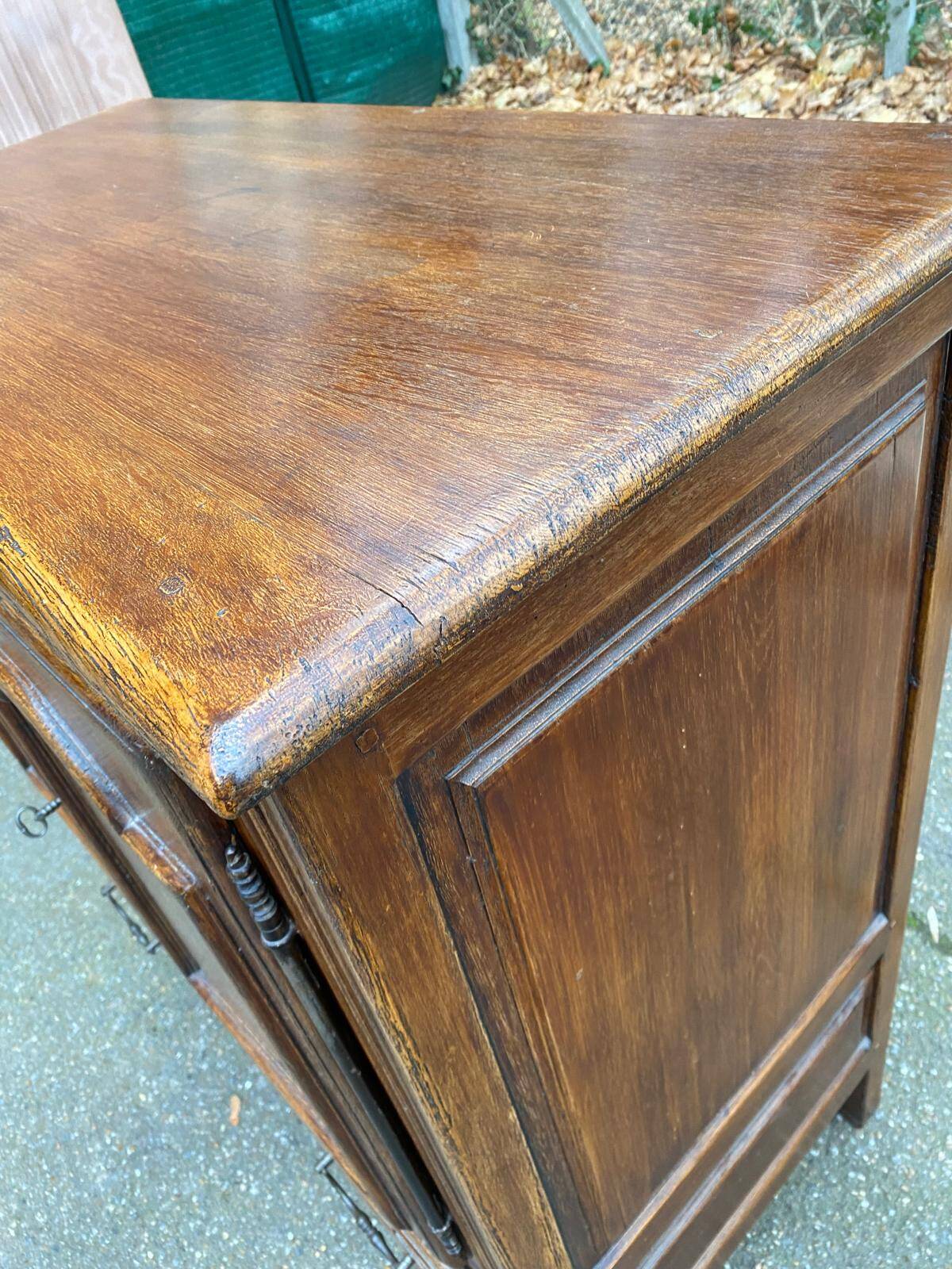 Buffet Louis XIV en bois massif haut du 19ème