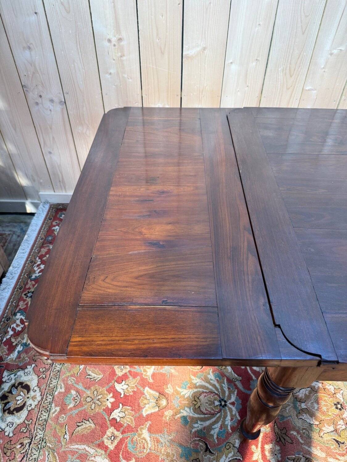 Extendable table with integrated leaves – Second Empire style – 19th century – Solid wood