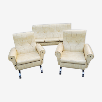 Fauteuils et canapé des années 60/70 en moleskine et piètement chromé sur ressorts
