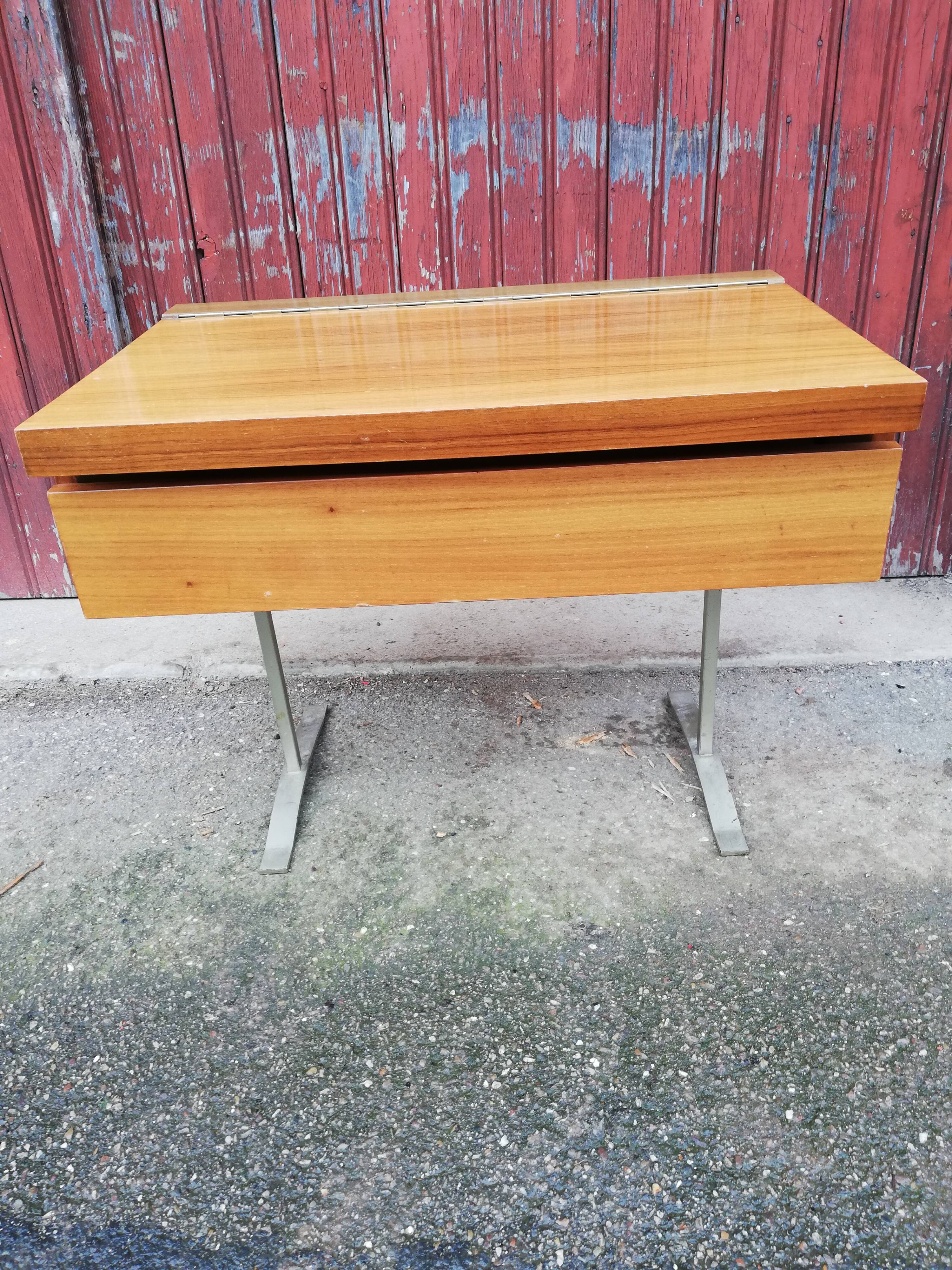 Coiffeuse vintage pieds métalliques