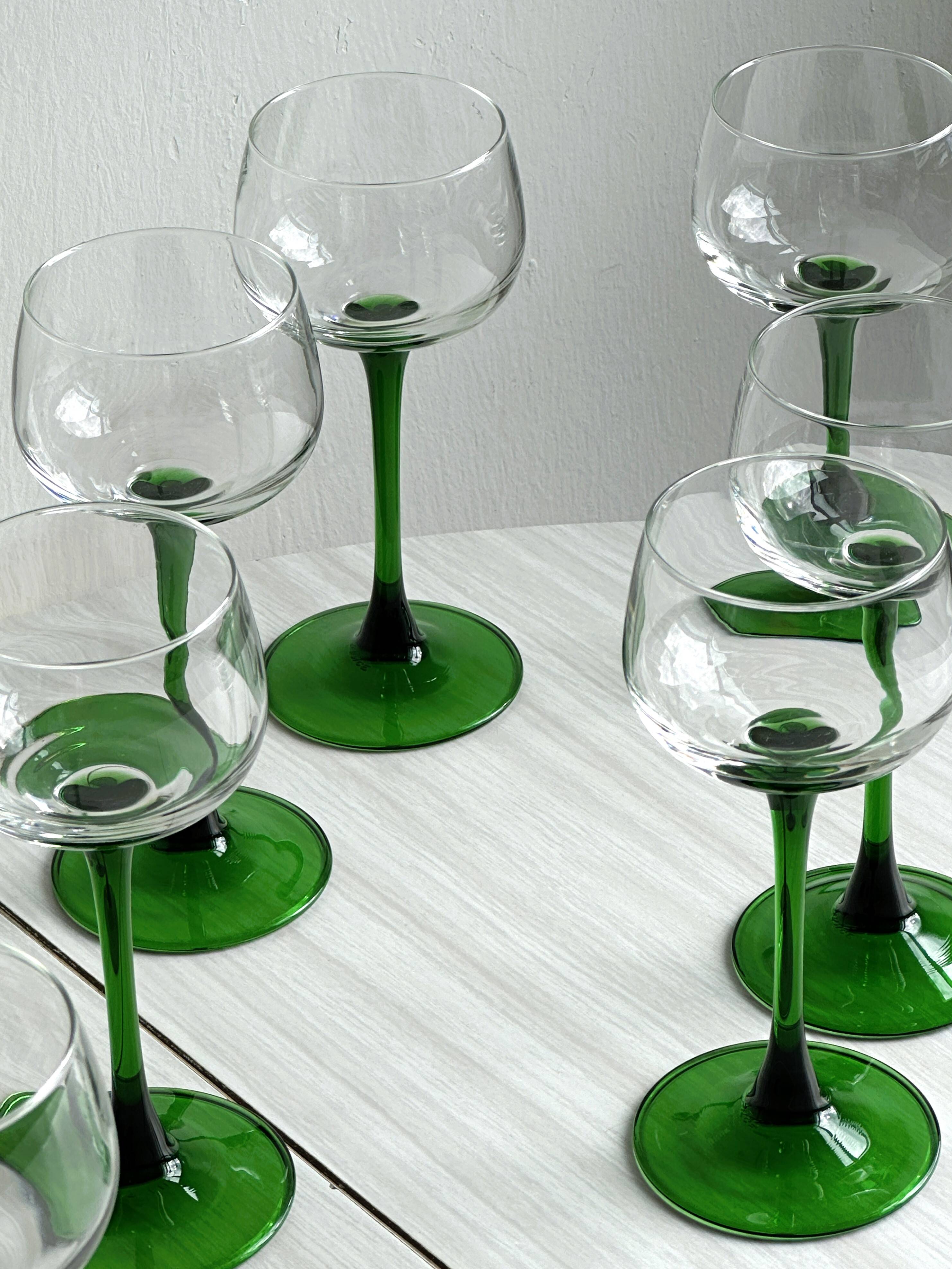 8 stemmed glasses with green stems, Alsatian wine glasses.