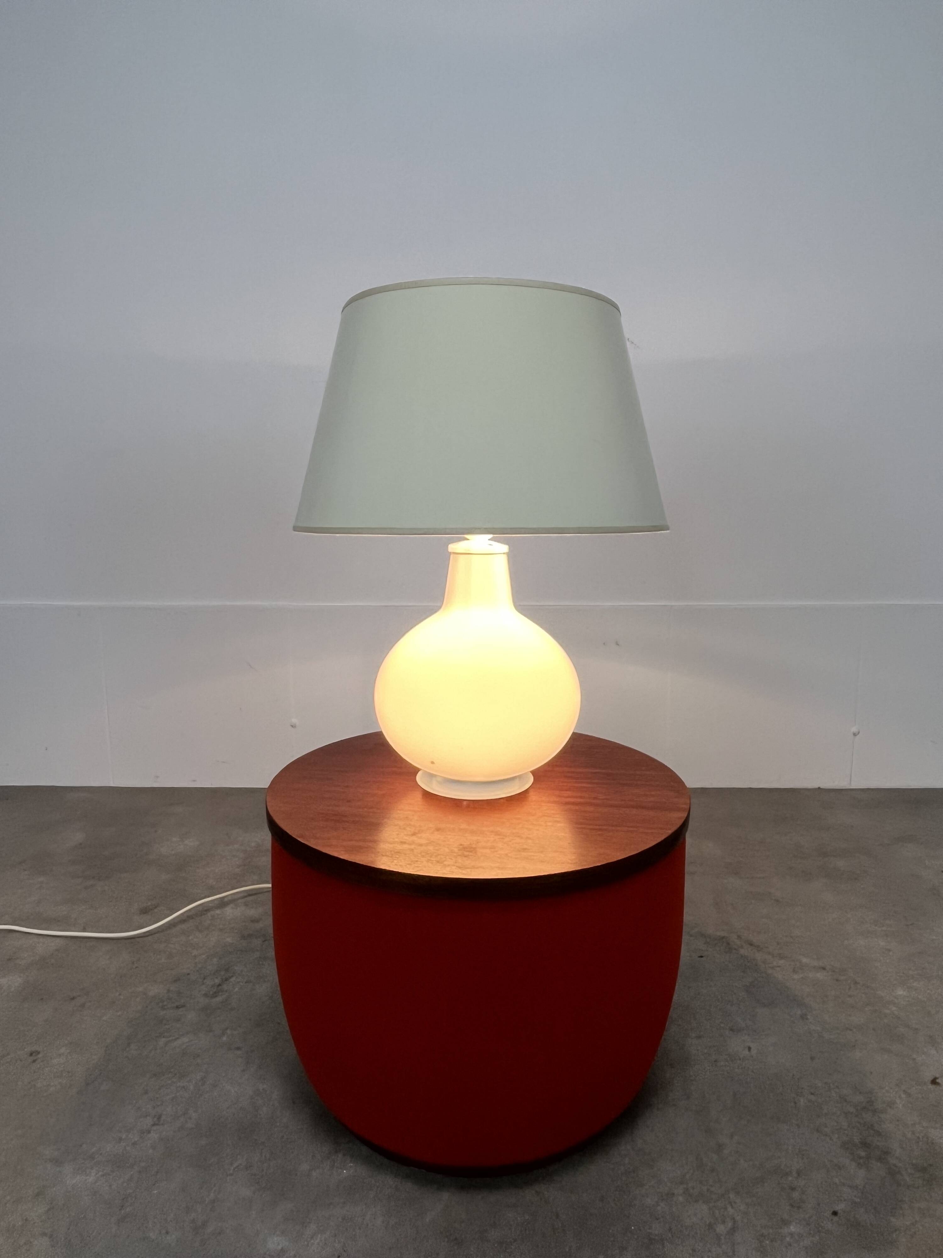 Lampe en verre opalin par Verre Lumière, années 70