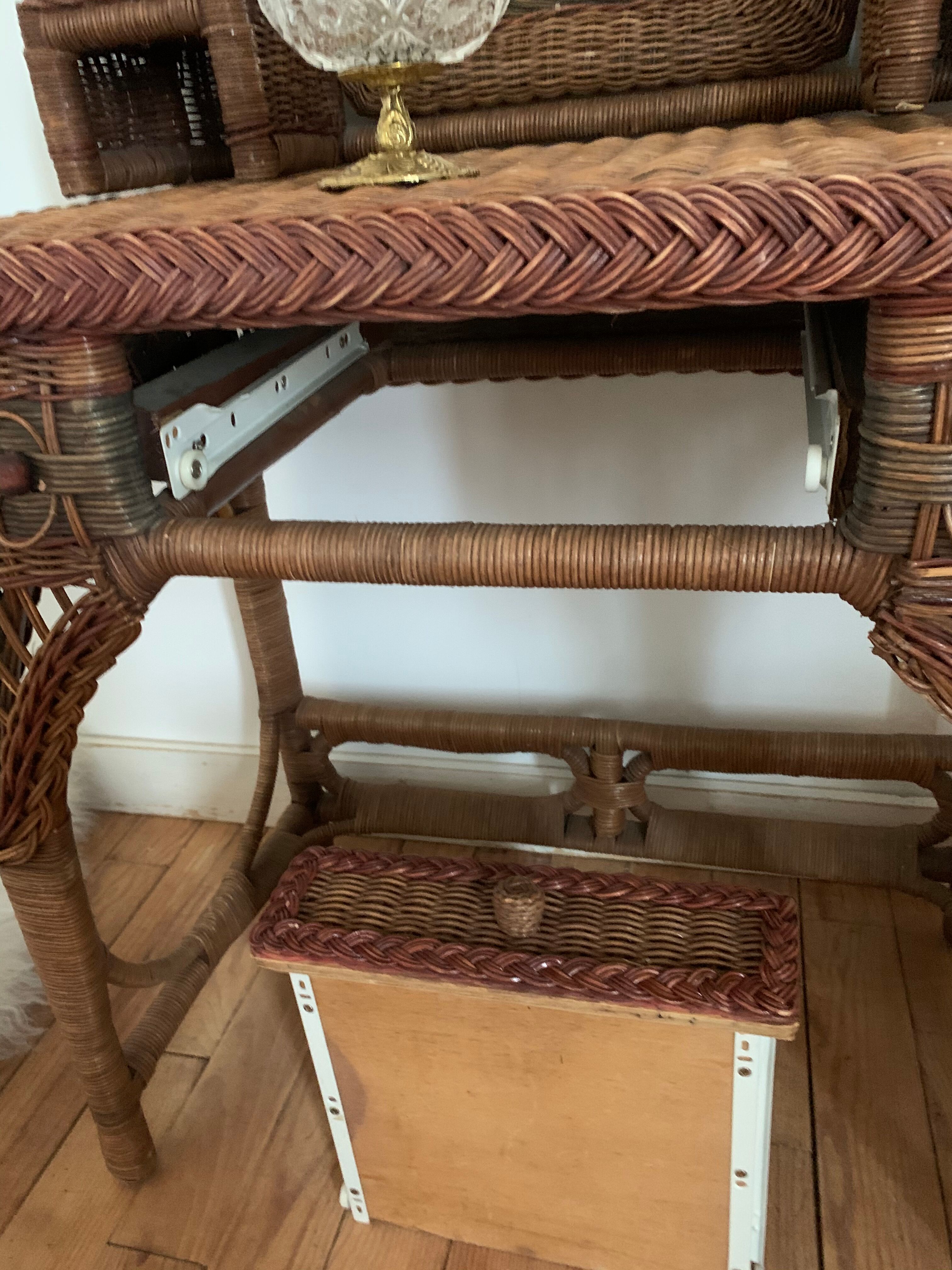 Rattan hairdresser and its pouf