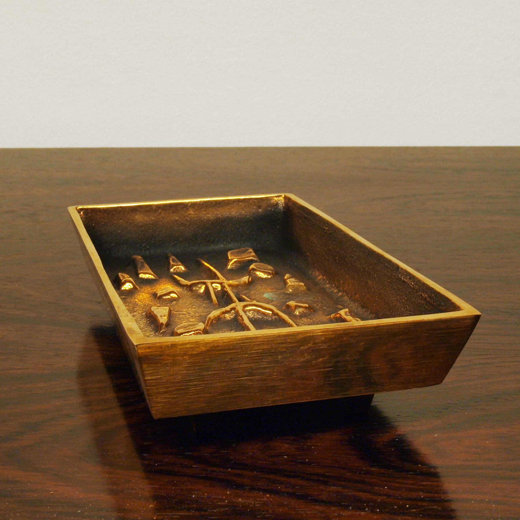 Alfieri Gardone's brutal bronze vacuum-pocket ashtray for Lauterbach