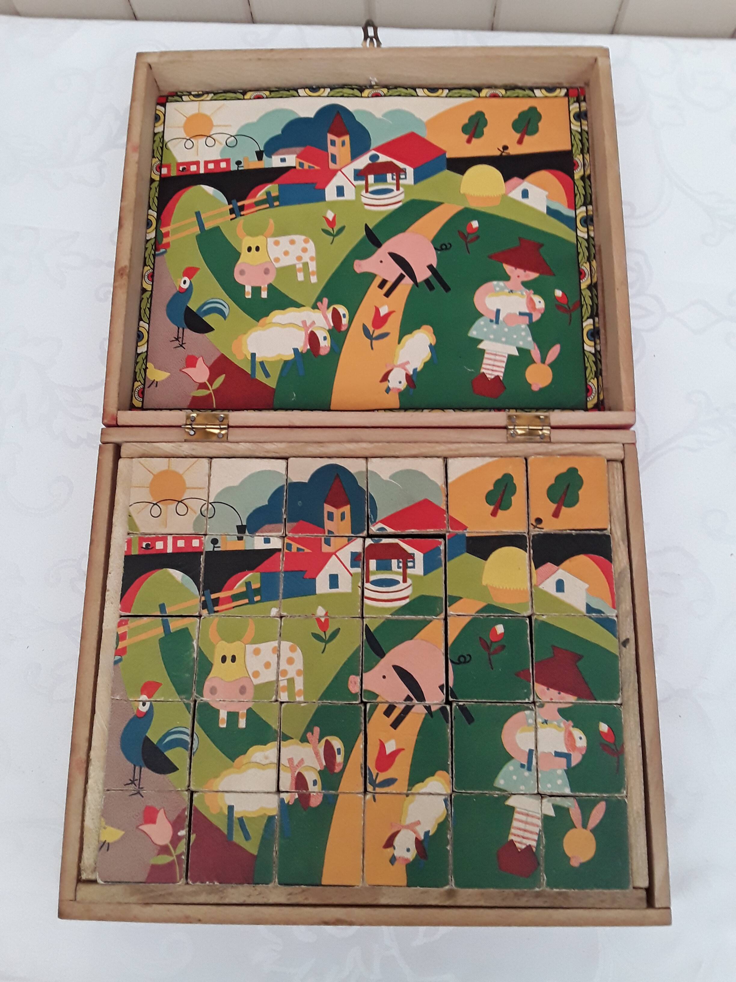 Old box of wooden cubes