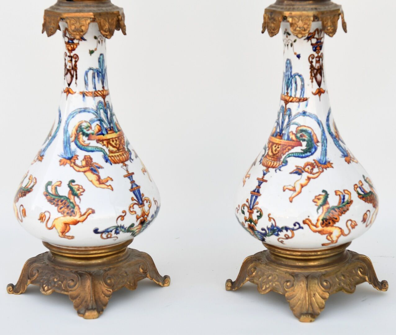 Paire de lampes à pétrole en faience de Gien