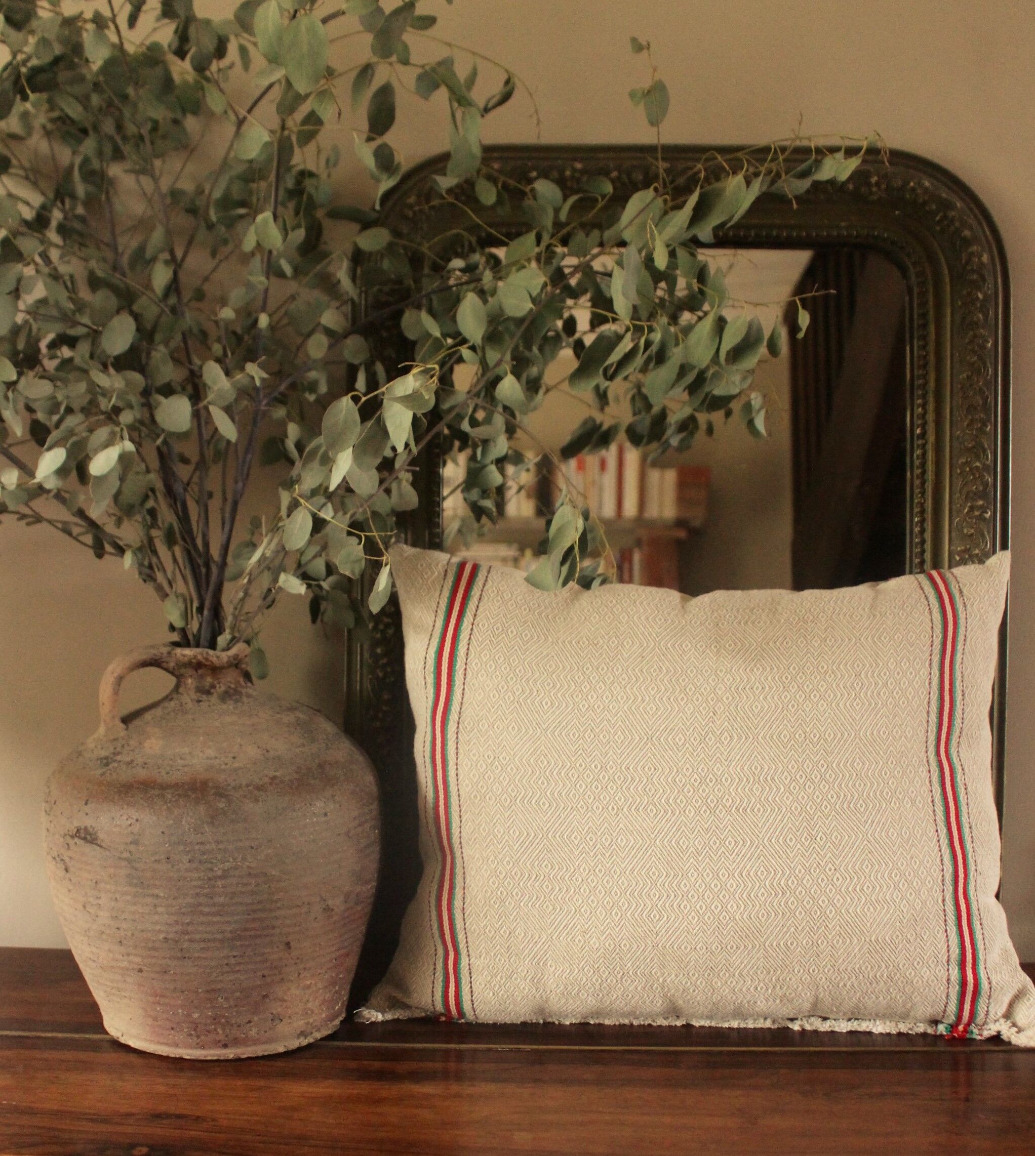 Cushion torchons chevrons bands red green yellow