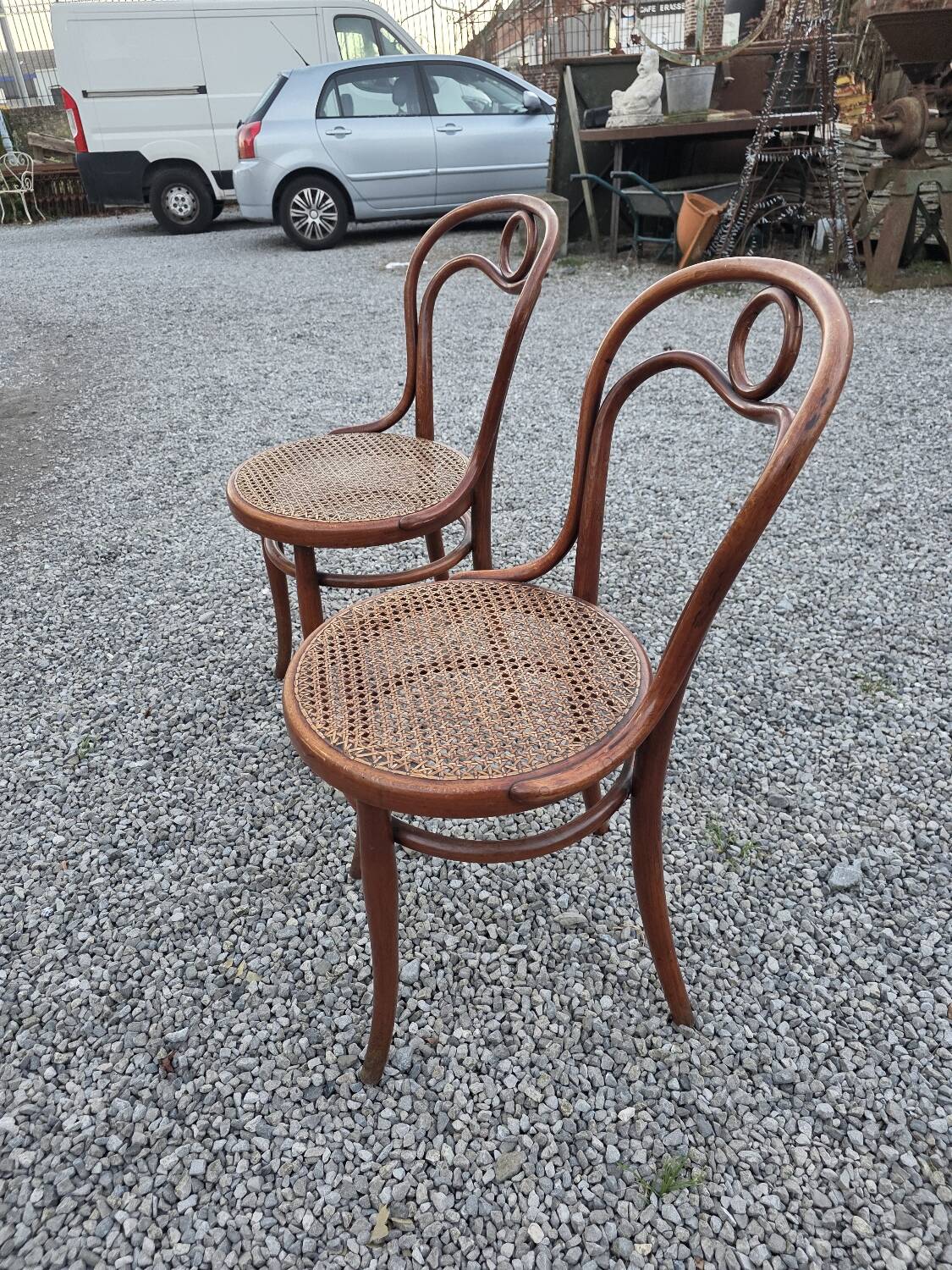 Pair of Thonet bistro chairs in bent wood no. 14