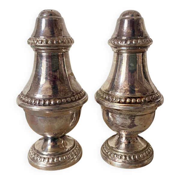Salière et poivrière en métal argenté , godron, décor perlé