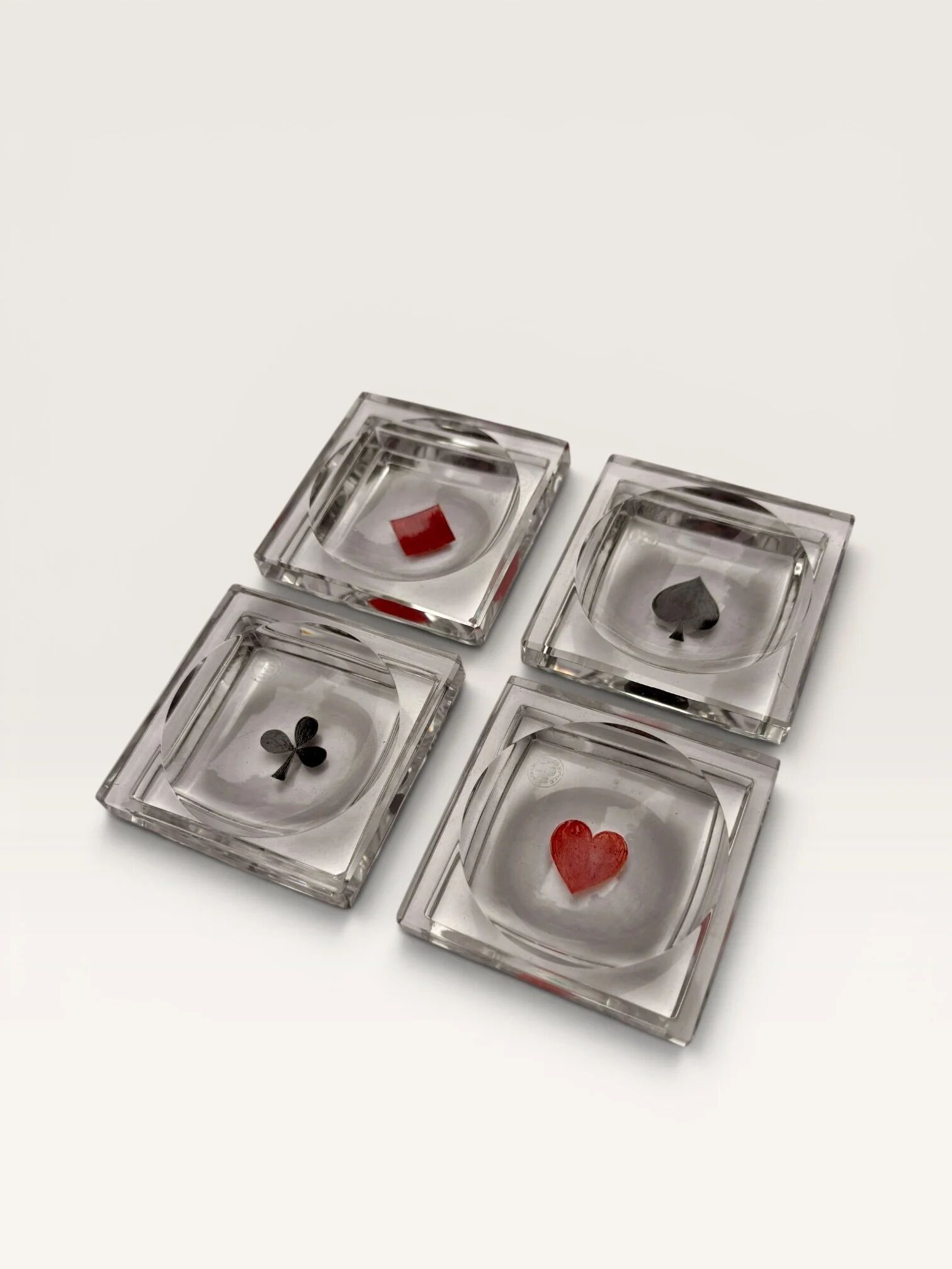 4 Baccarat ashtrays in hand-painted crystal