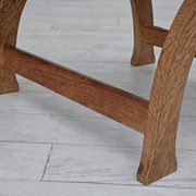 Années 1950, design danois, fauteuil retapissé, cuir marron naturel, bois de chêne.