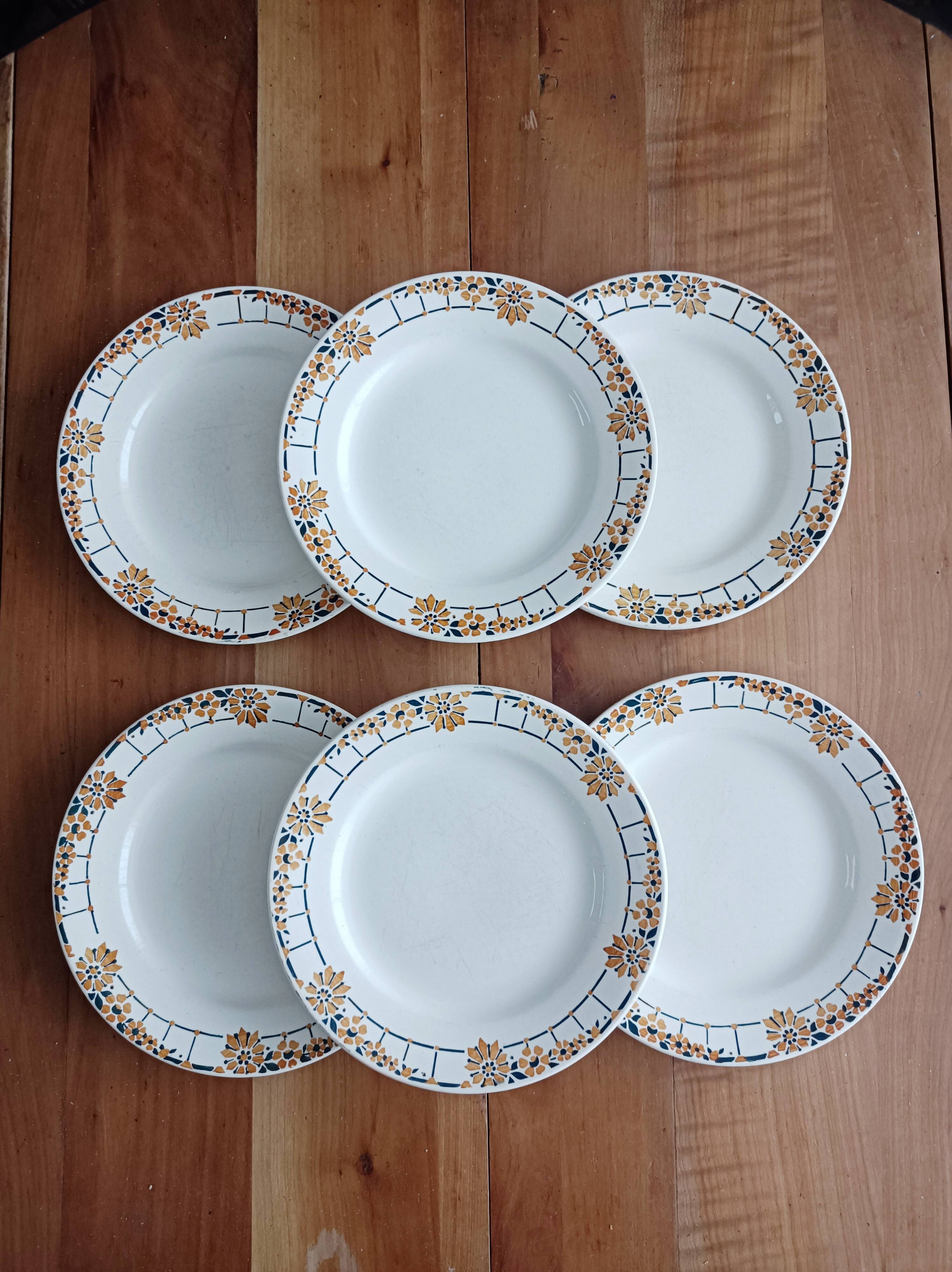 Set of 6 Ceranord dinner plates