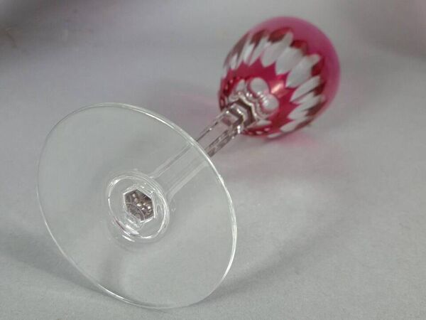 Baccarat: 1 verre à vin cristal doublé et haute jambe, 19 cm. 7 disponibles B794