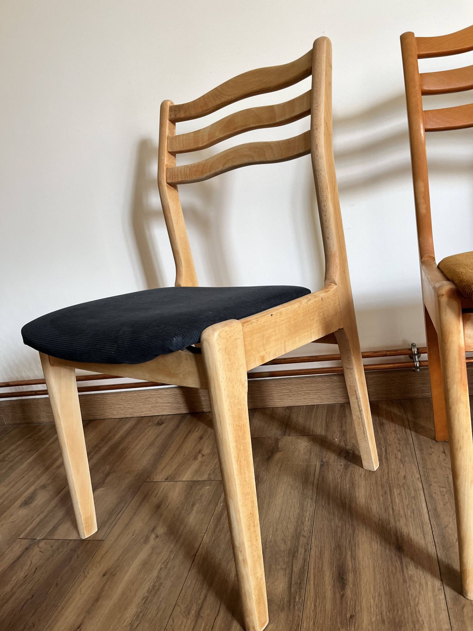 Set of 4 ribbed fabric chairs
