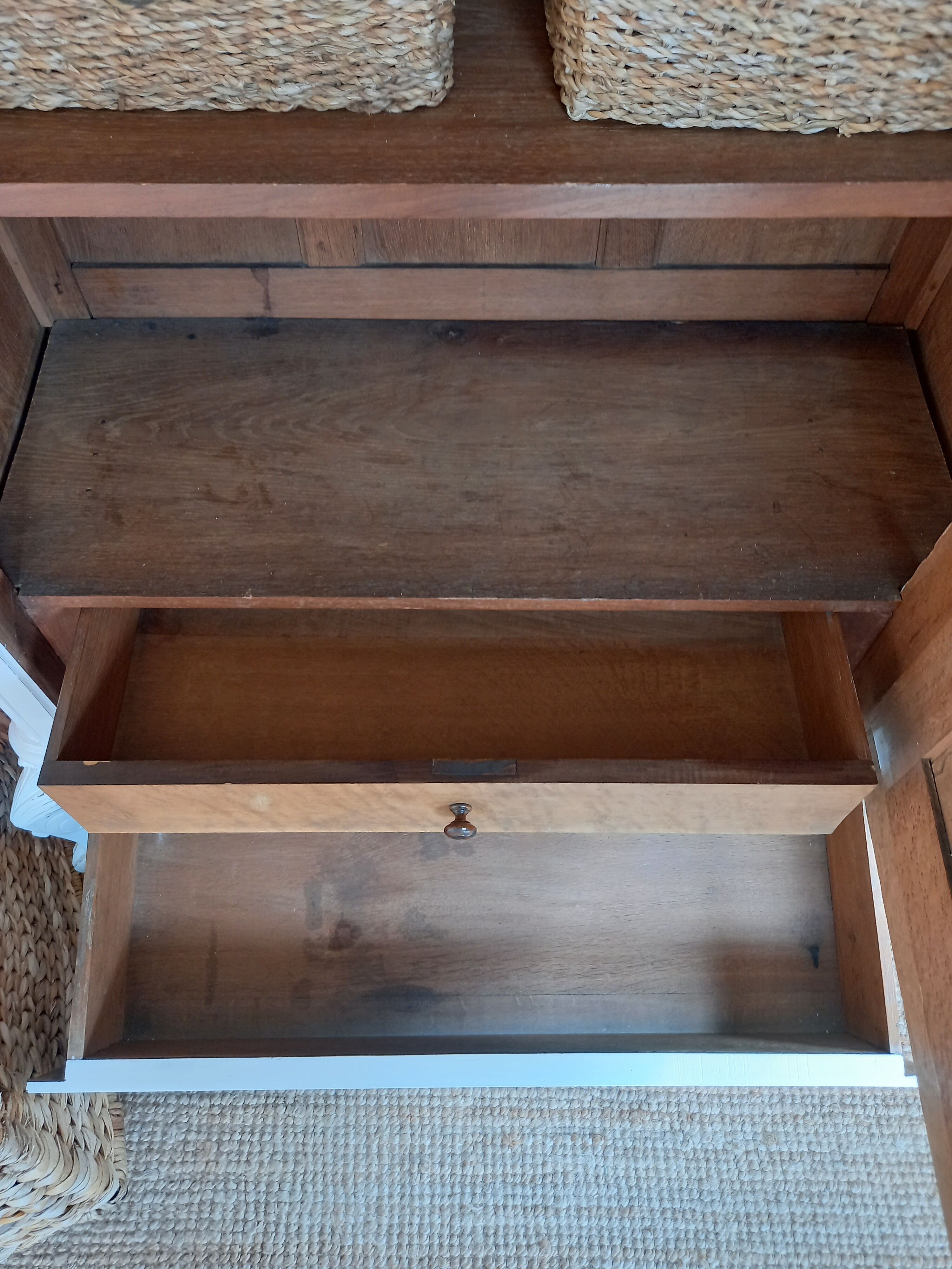 Ice cap cabinet
