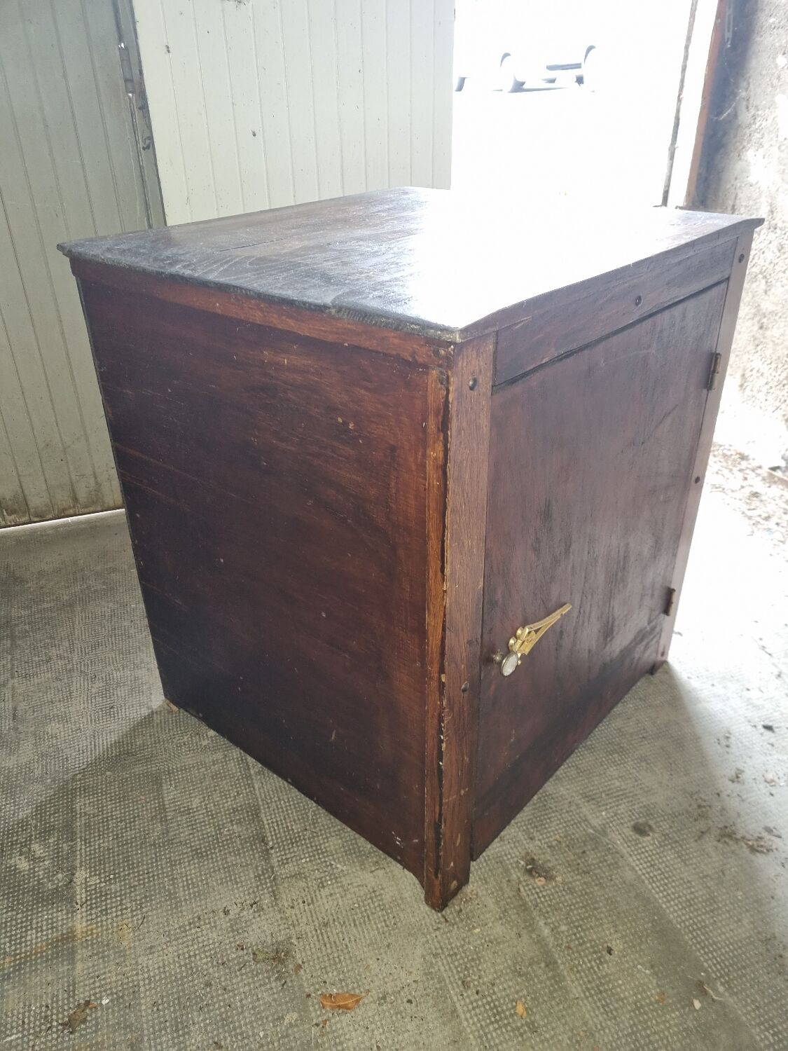 Wooden chest box