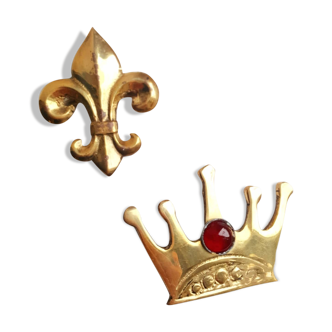 Crown and fleur-de-lys towel rings