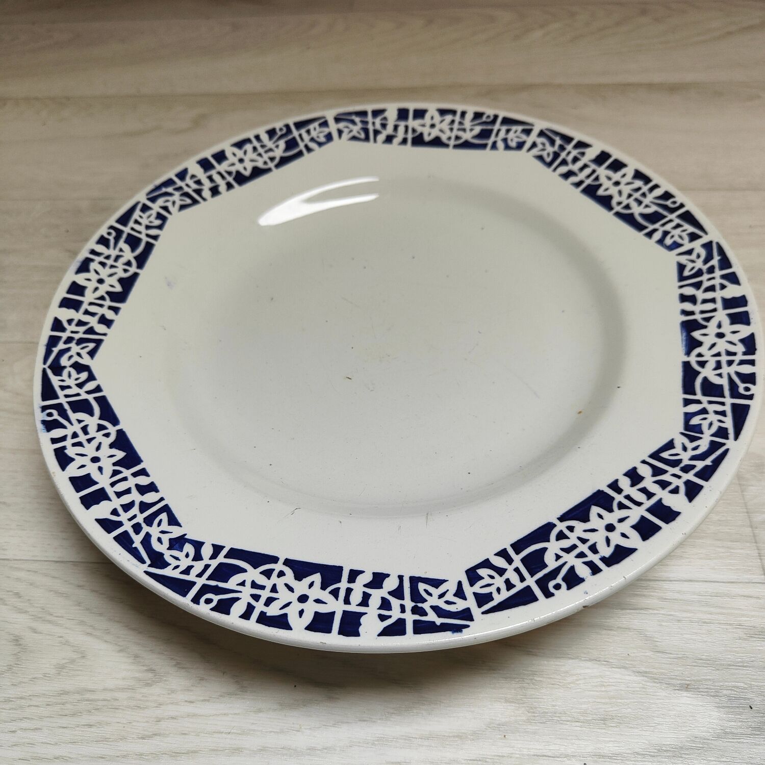 Plate mounted iron earth