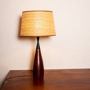 lampe de table Danoise, forme de quille, en teck et ébène par Fog & Morup.
