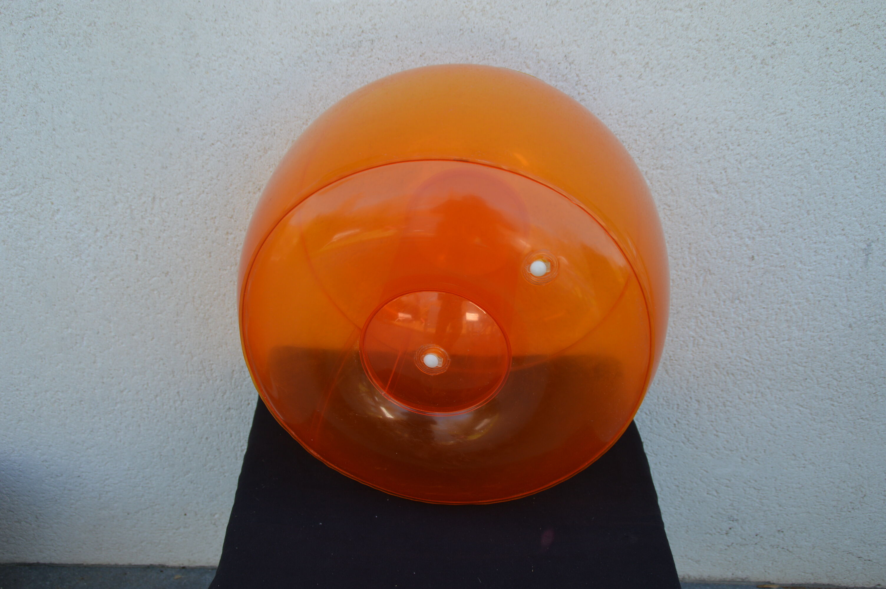 Inflatable plastic pouf