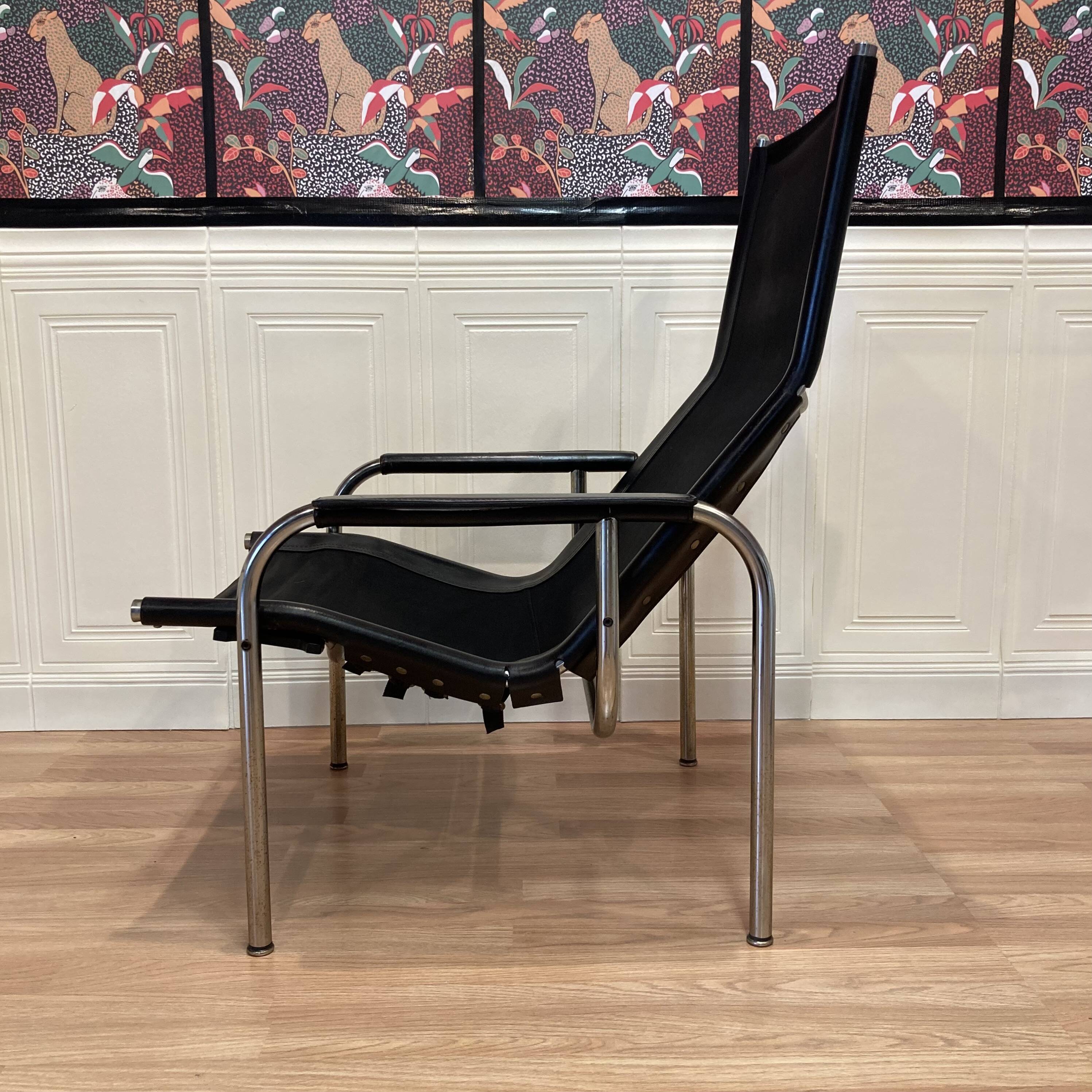 Reclining armchair in black leather and chrome design "hans eichenberger" 1960.