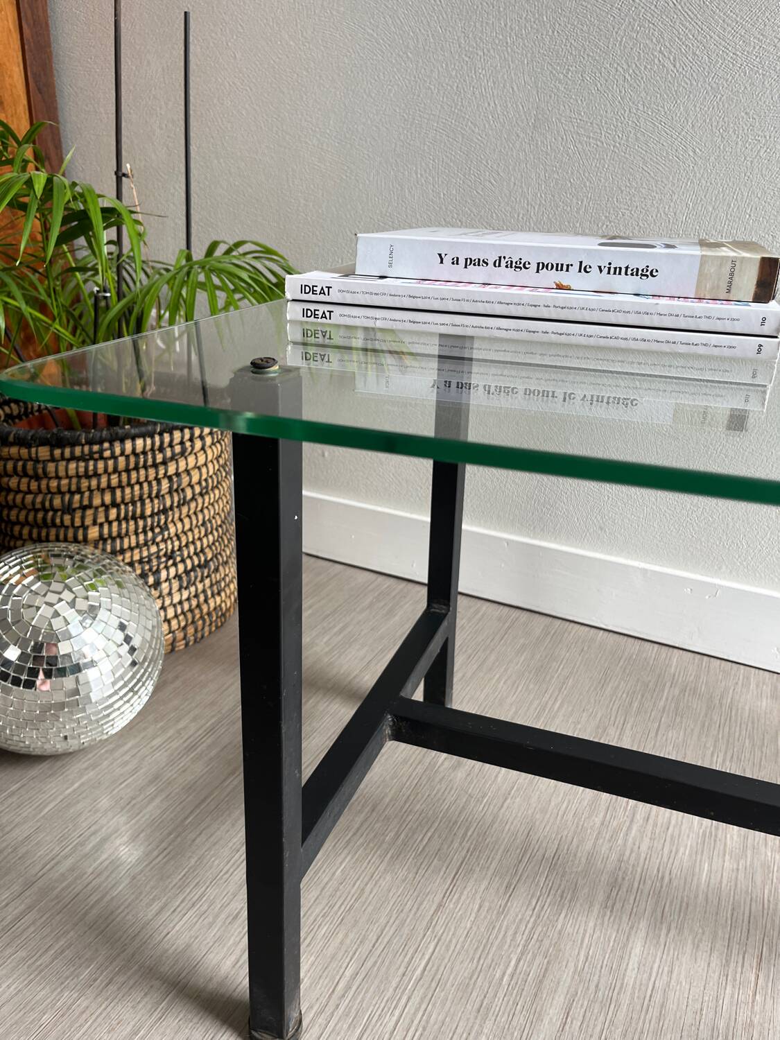 Vintage design coffee table in glass and metal