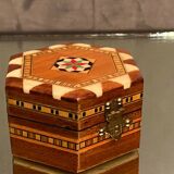 Hexagonal box box with Syrian-style inlaid decoration
